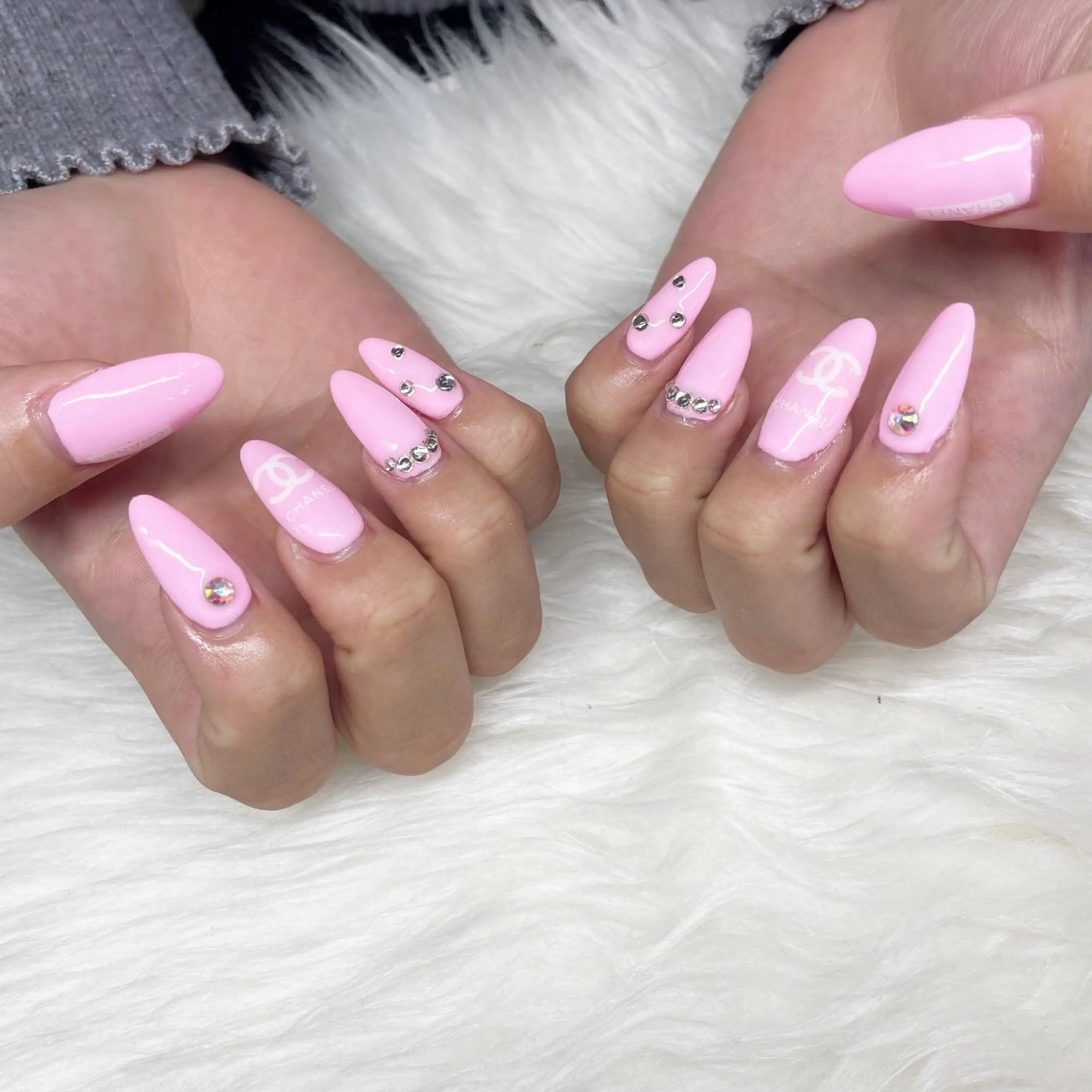 ロング see love gritterのネイルデザイン