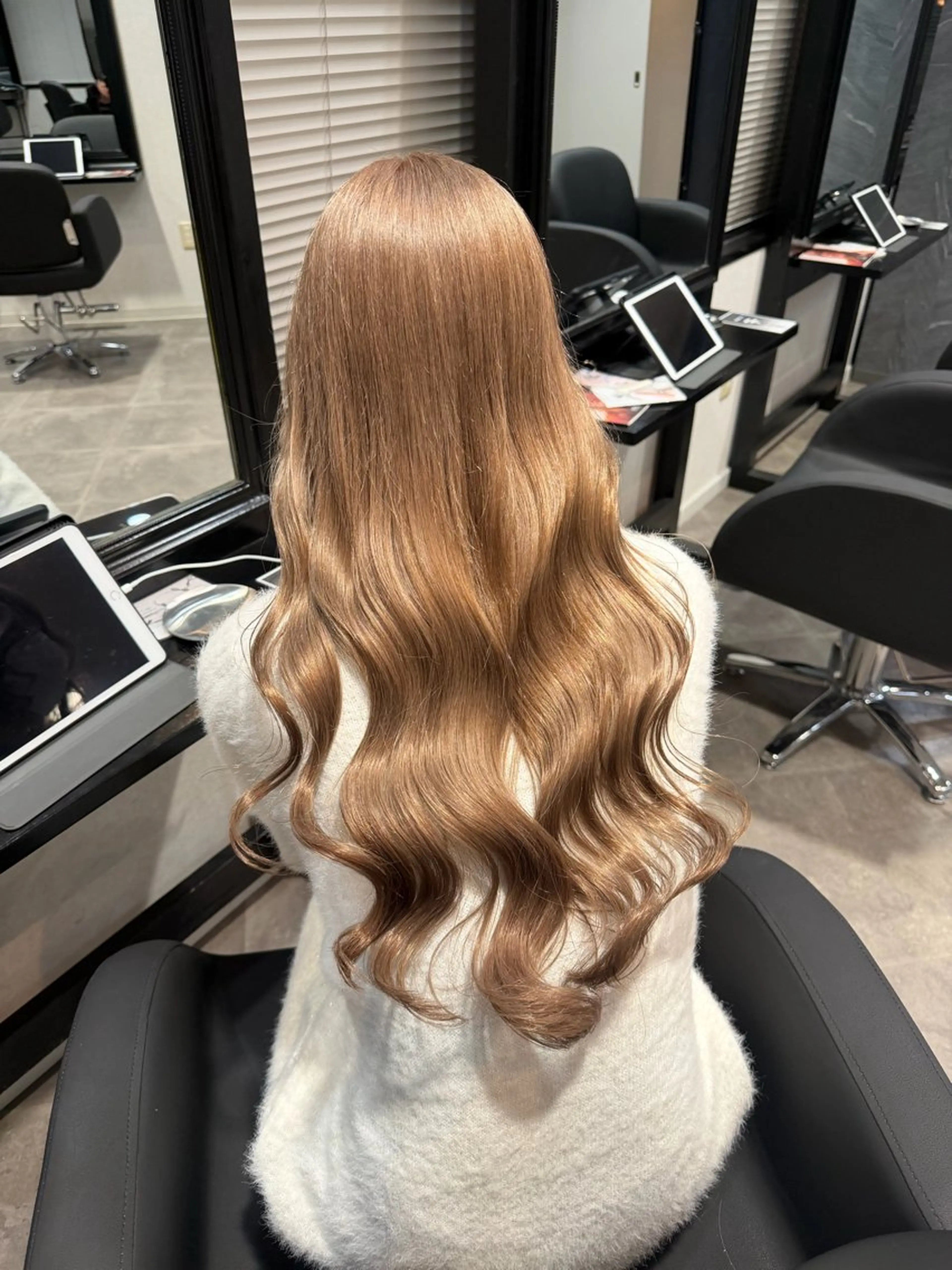 ロング カラー ベージュカラー ミルクティーベージュ 梅田ハイトーンカラー 🎀riseのヘアスタイル