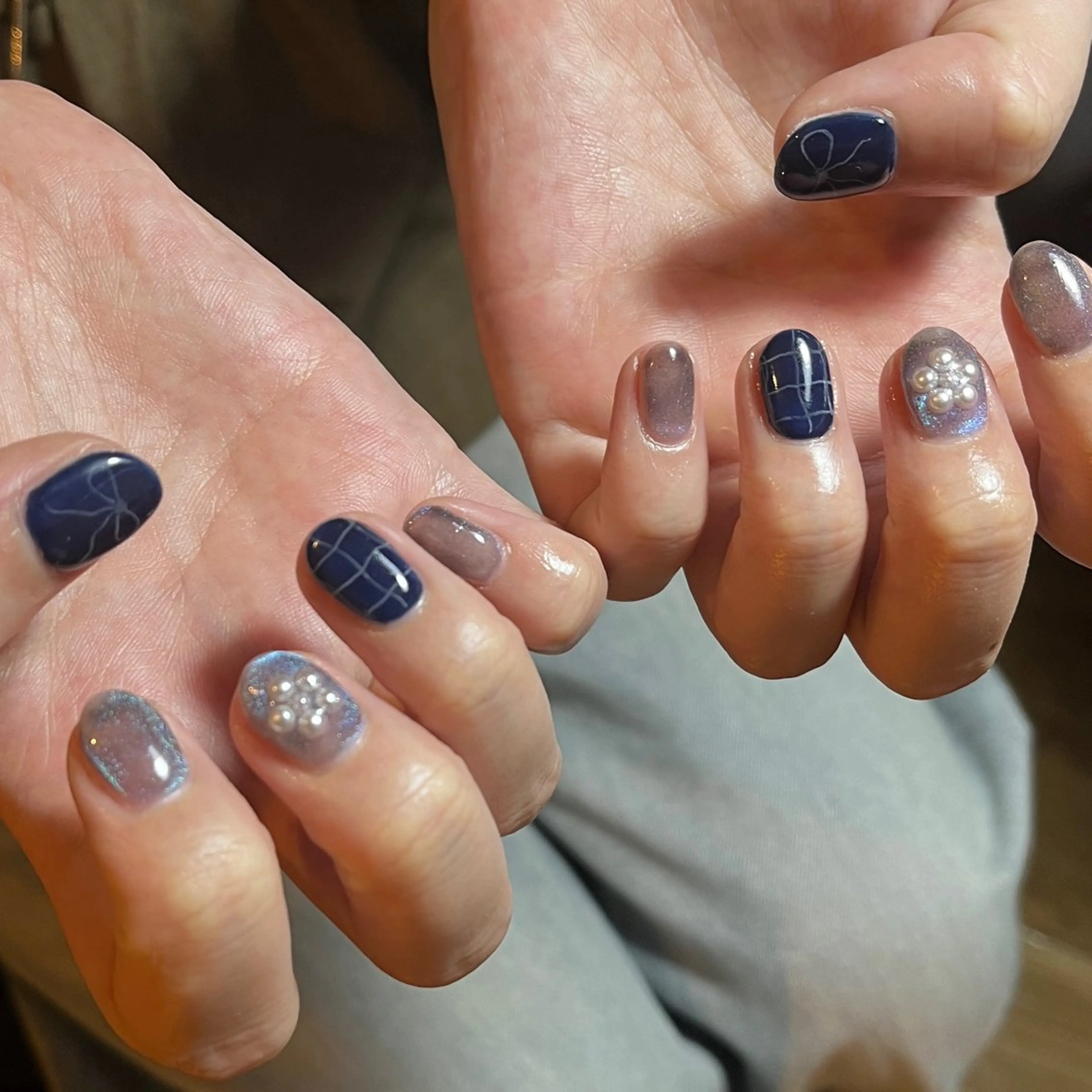 ネイル マグネットネイル ネイビー フリーランス¨̮⃝ ネイリストOKADAのネイルデザイン