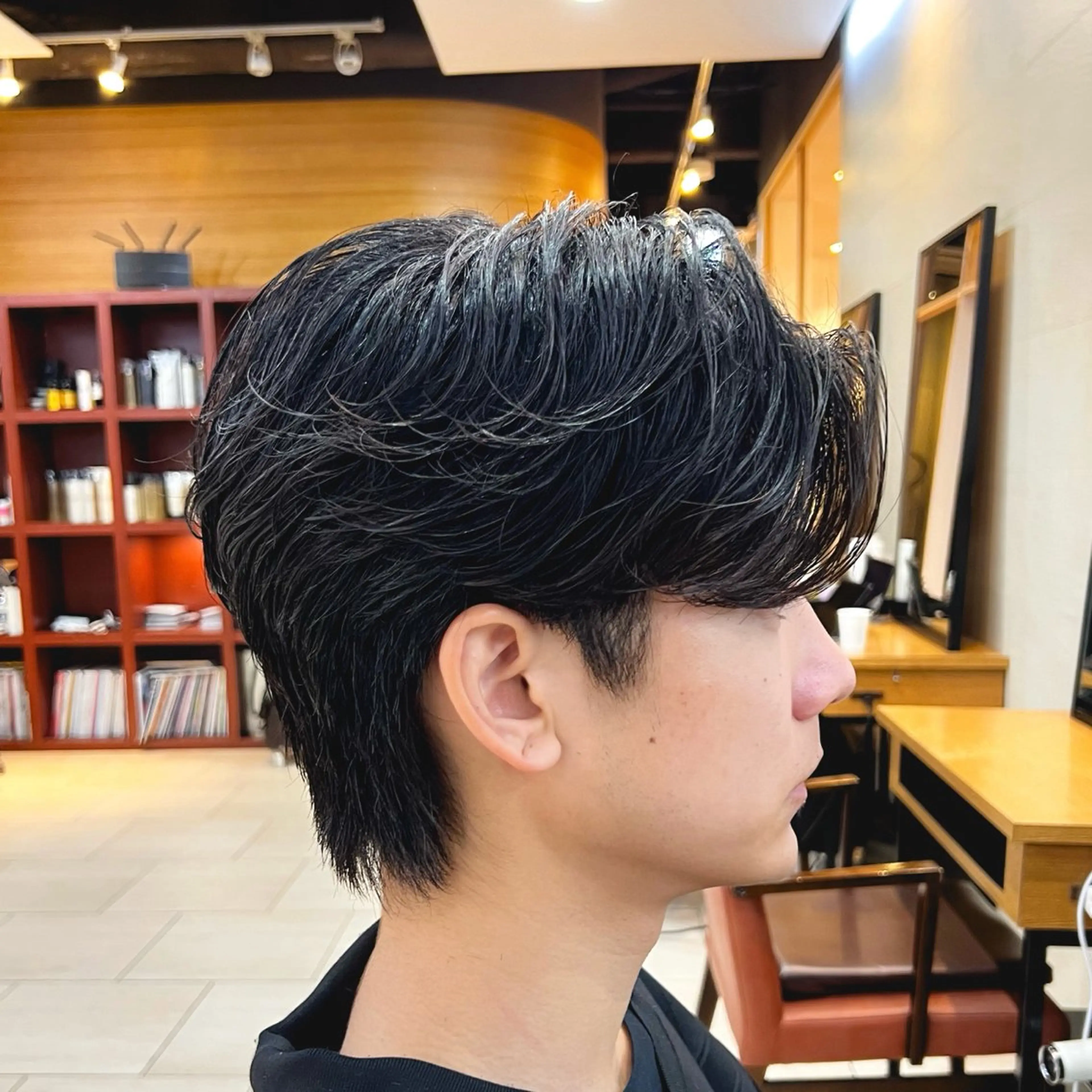 ショート パーマ メンズ センターパート ダウンパーマ メンズパーマ メンズカット曲がる 縮毛矯正佐々木タクマのヘアスタイル