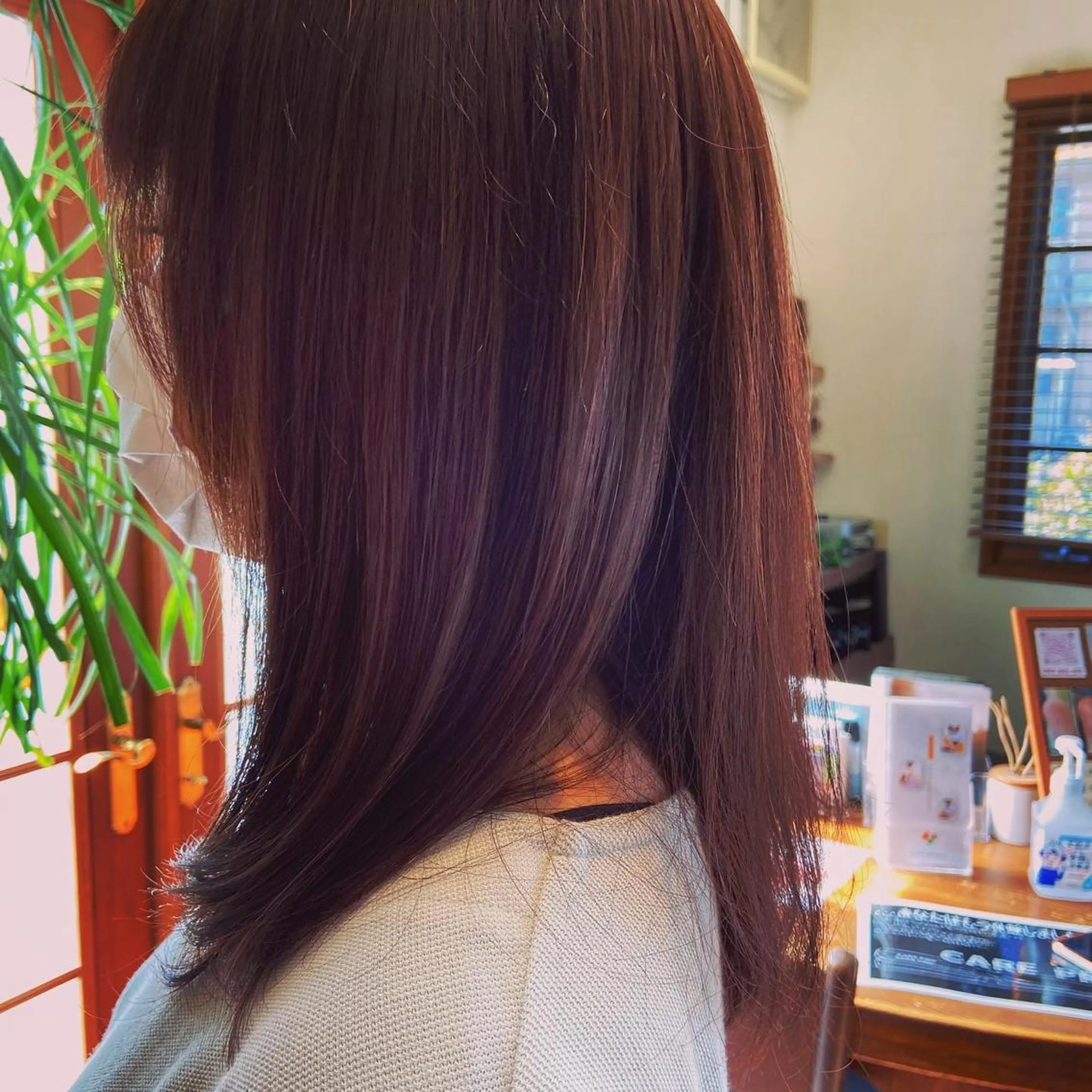 セミロング カラー カット ヘアカラー トリートメント 大良 彩水のヘアスタイル