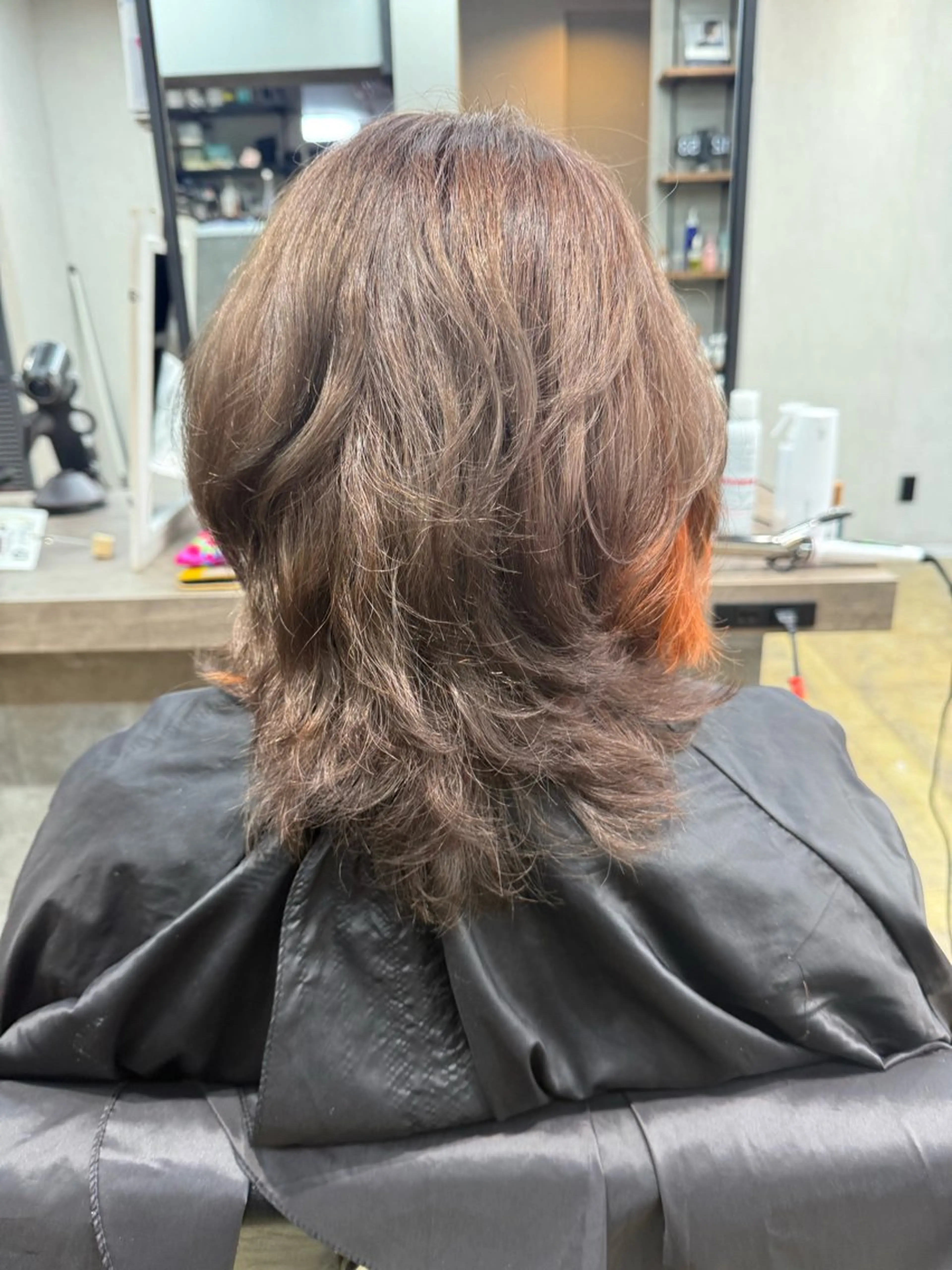 カラー ブリーチ イヤリングカラー イルミナカラー ブリーチなしカラー オレンジ ヘアカラー ルシ🎨/ハイトーン デザイン/髪質改善のヘアスタイル