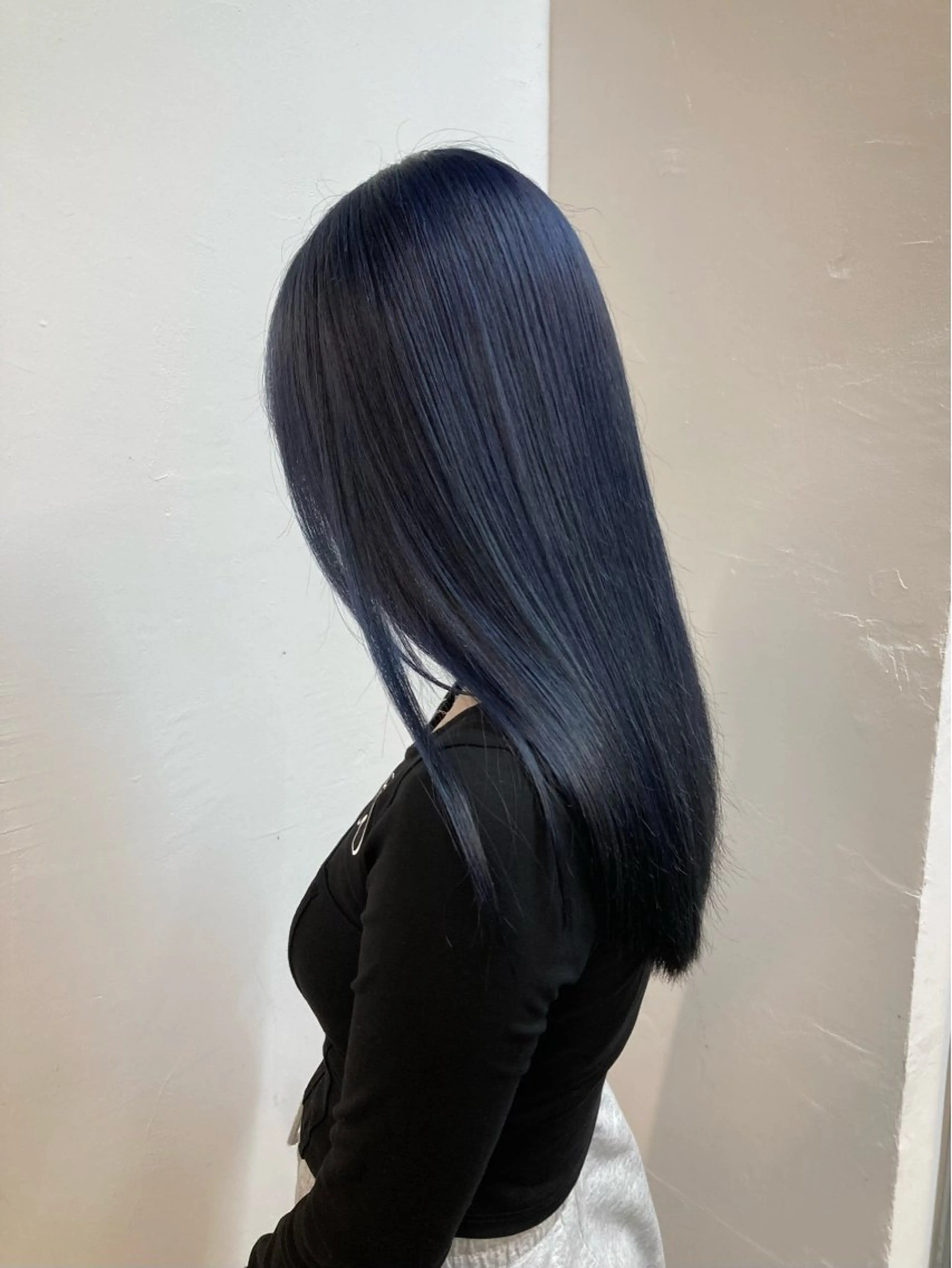 ロング カラー ブリーチ ブルーカラー ヘアカラー 透明感カラー レイヤー亀井唯登のヘアスタイル