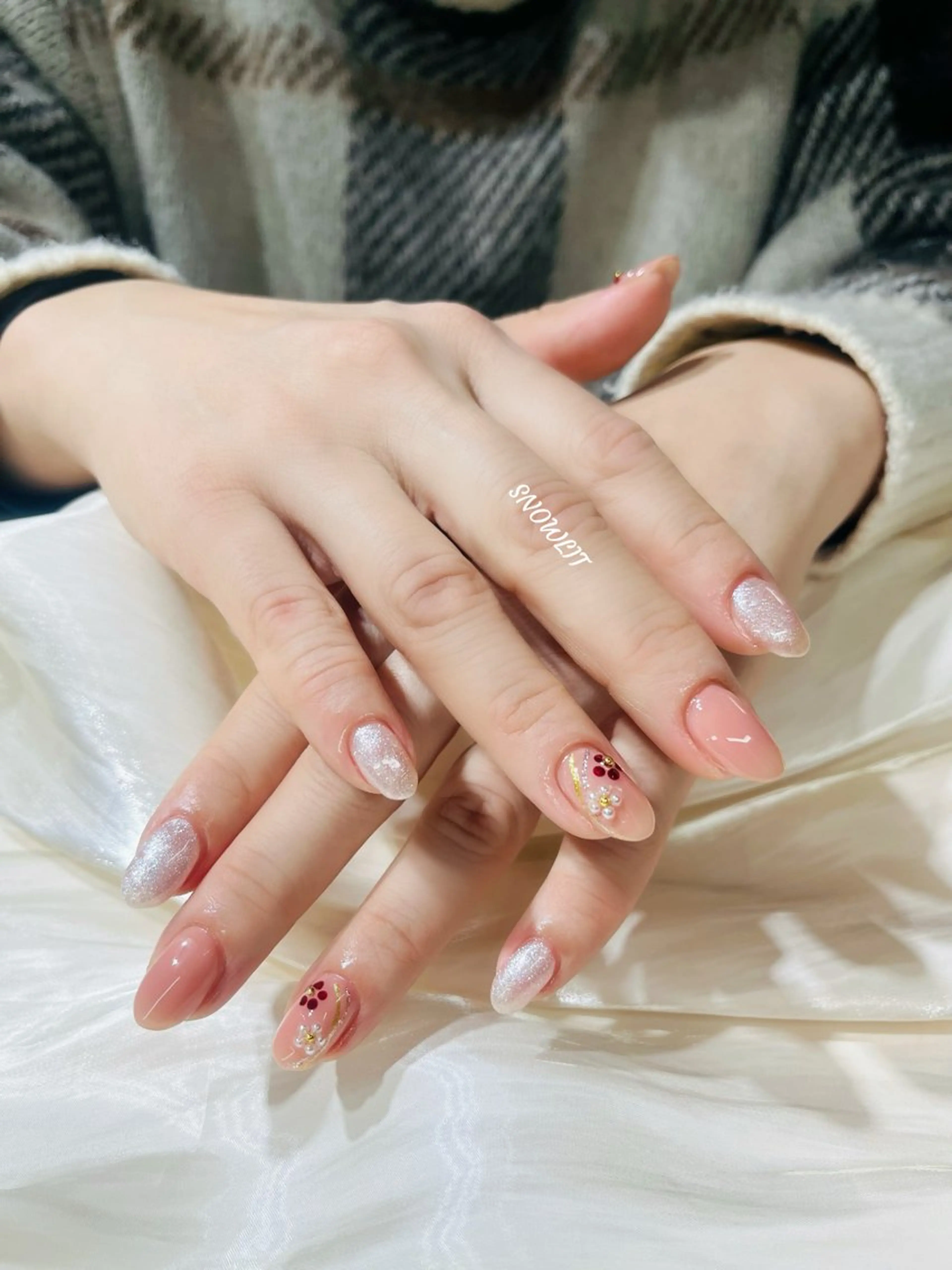 ネイル ハンドネイル ハンドケア SNOW LITのネイルデザイン