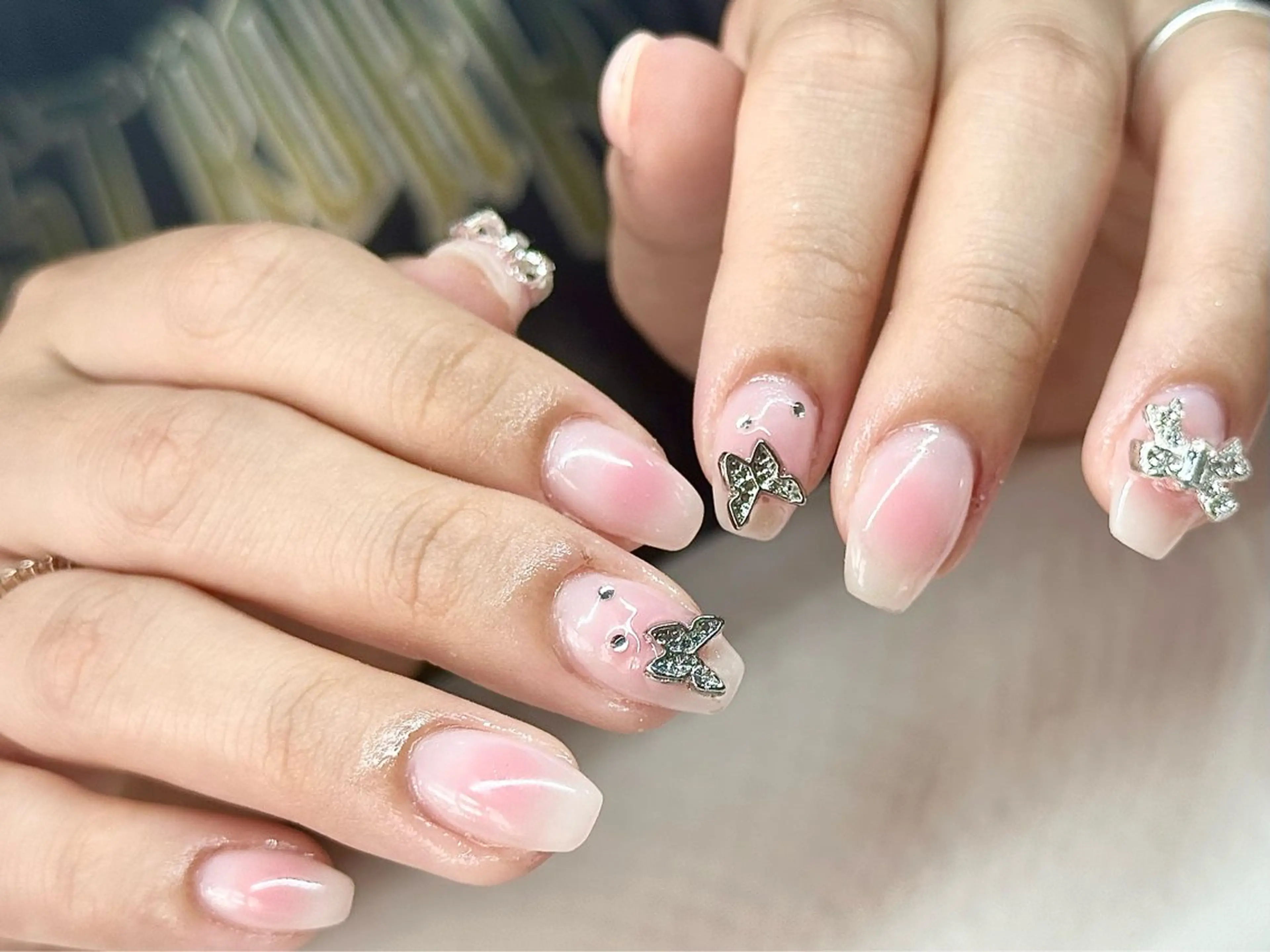 ネイル チークネイル 長さ出し ガーリー 韓国ネイル マグネットネイル Junn Nailのネイルデザイン