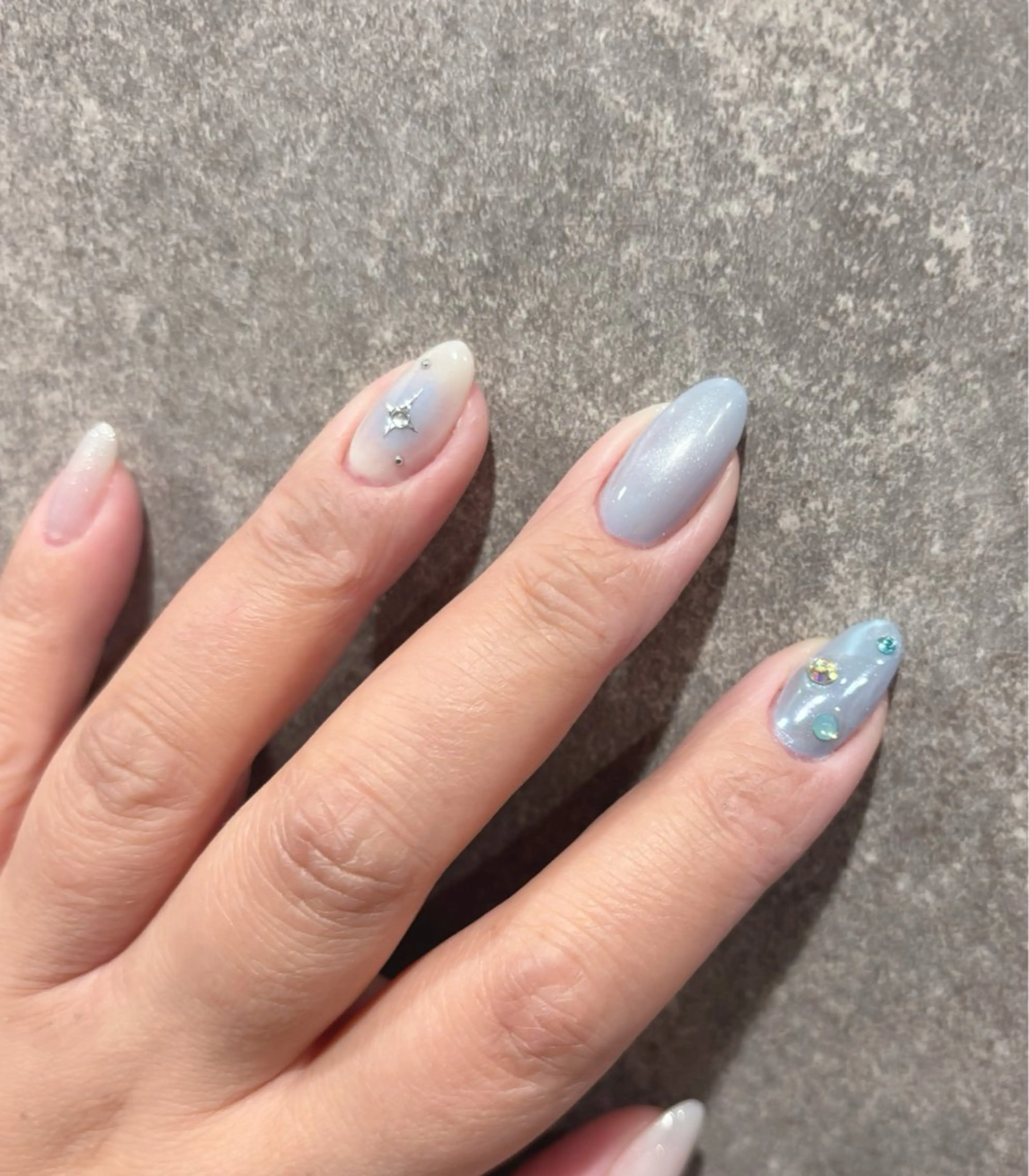 ネイル 韓国ネイル マグネットネイル 持ち込み ワンホンネイル 冬ネイル ハンドネイル Shanti🩵 NARITAのネイルデザイン