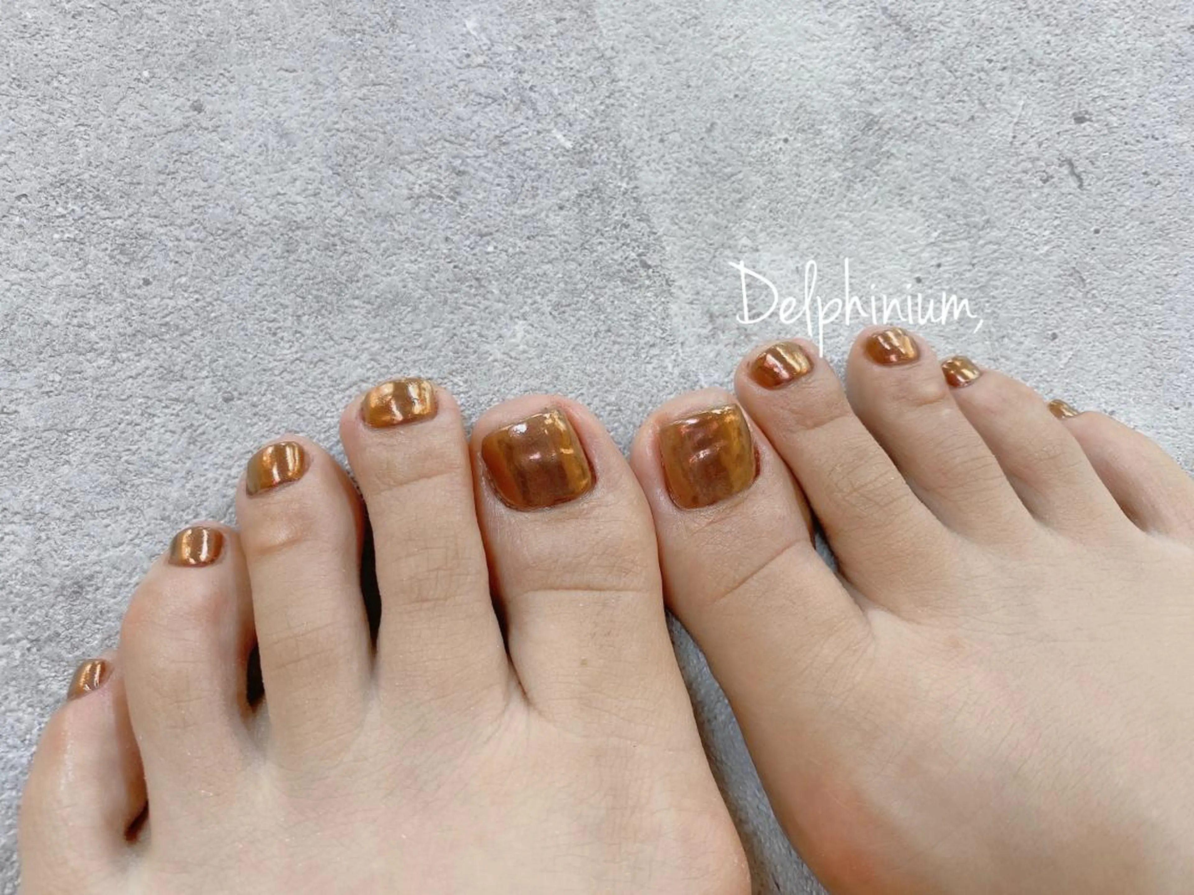 ネイル オーロラネイル ブラウン ジェルネイル ミラーネイル フットネイル 岡本 友恵のネイルデザイン