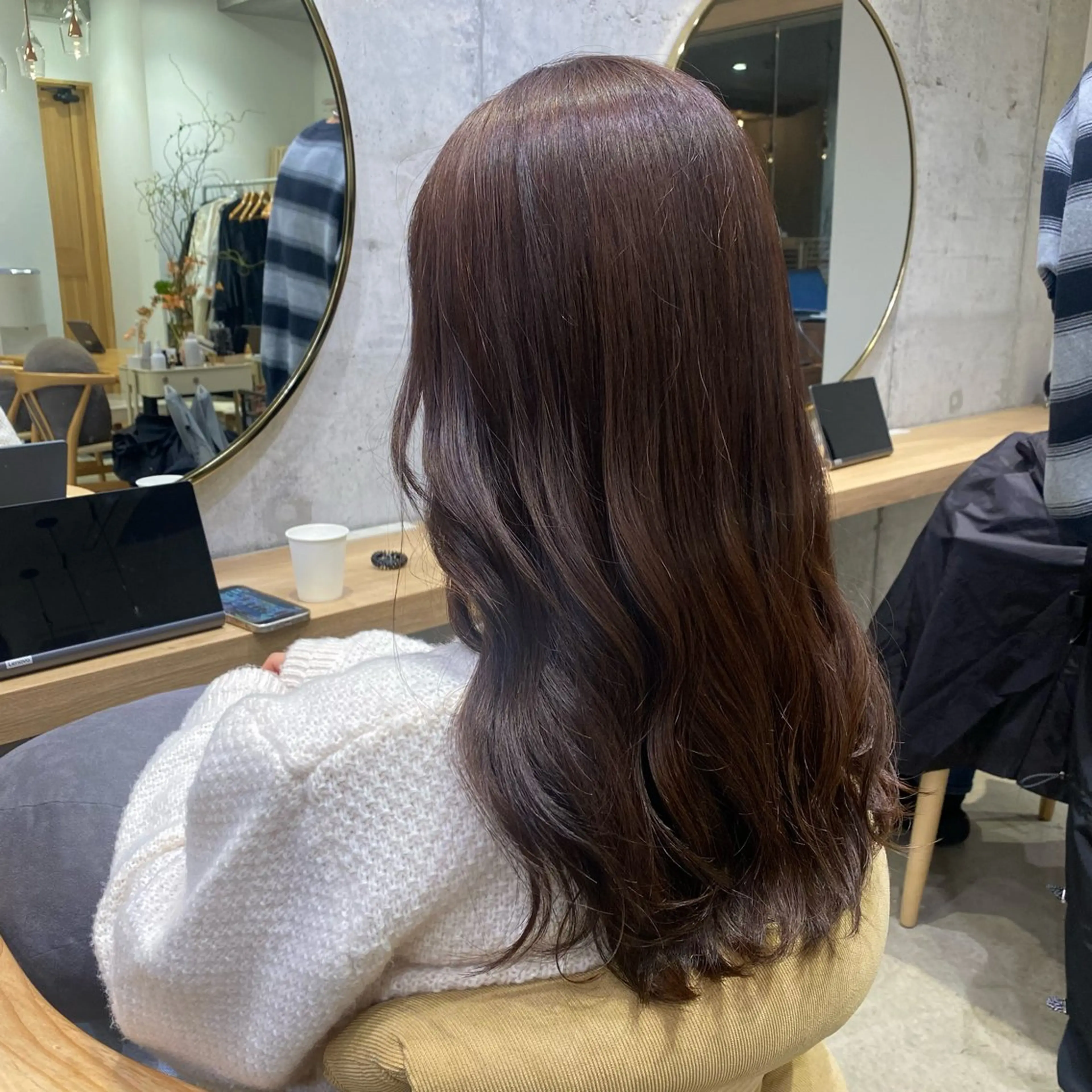 ロング fumi🪞血色感 アップ艶カラーのヘアスタイル
