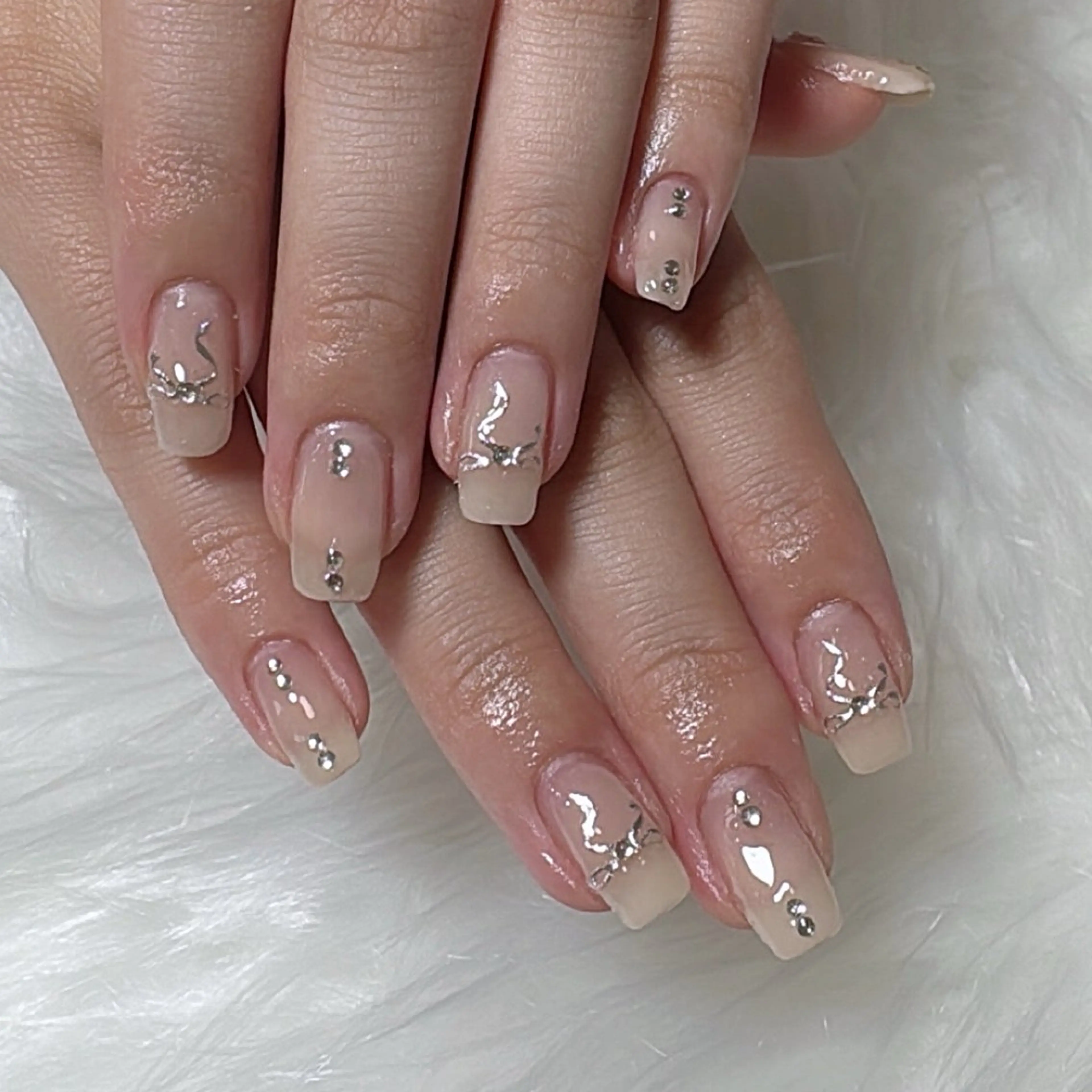ネイル シュシュ 🎀 girly nailのネイルデザイン