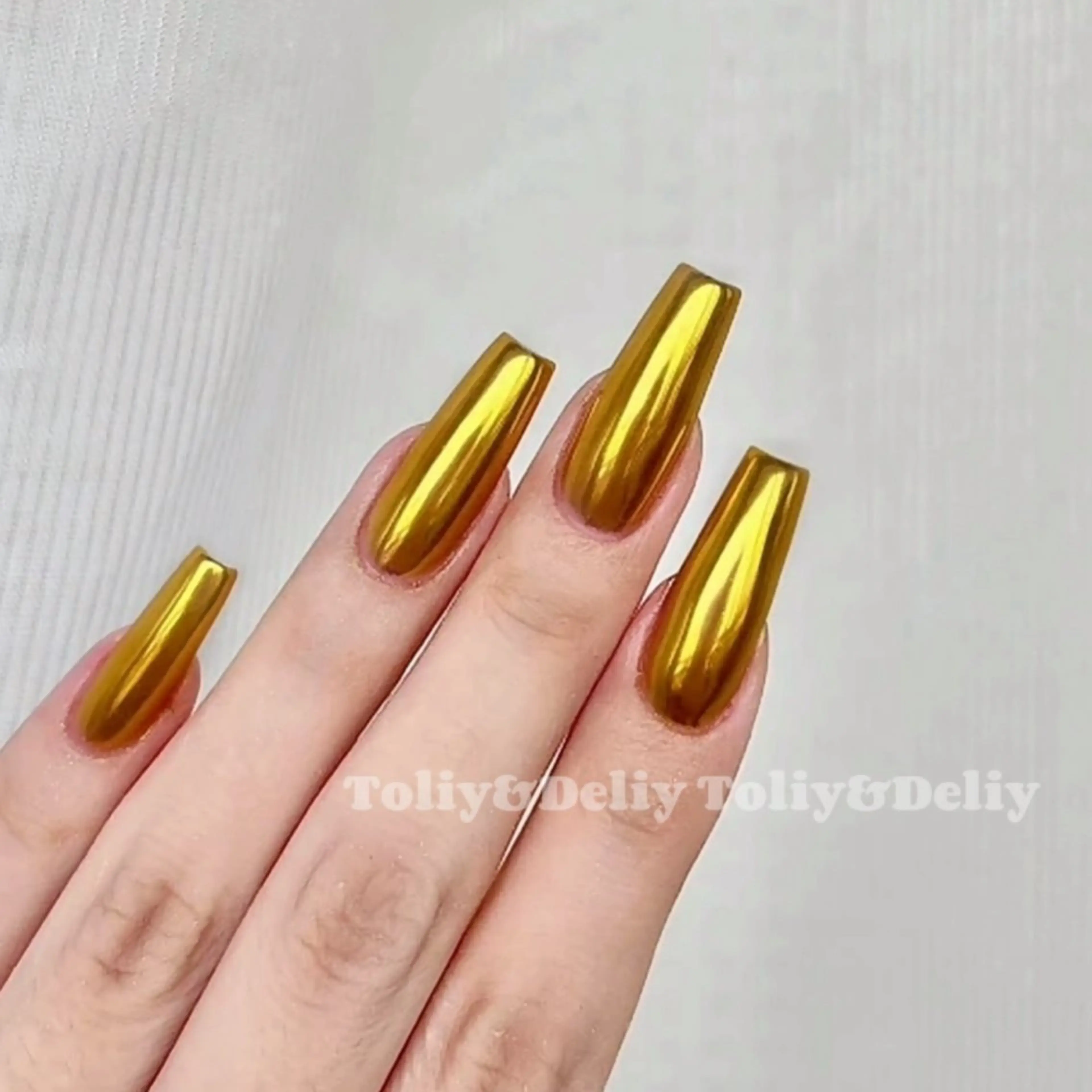 ネイル ゴールド ToliyDeliy Nail Salonのネイルデザイン