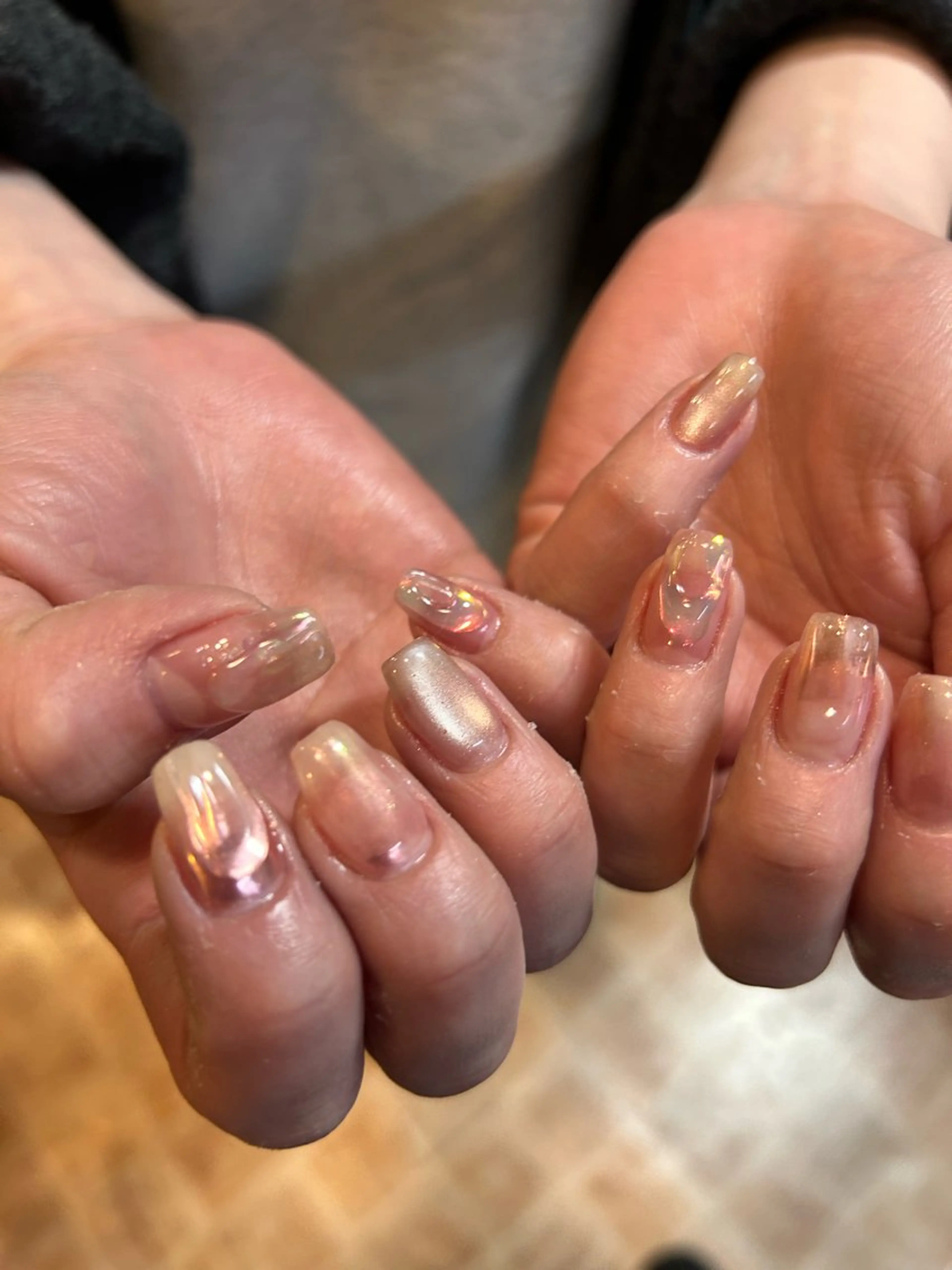 ネイル ミラーネイル ニュアンスネイル ピンク ピンクベージュ ぷっくりネイル 小野寺 千尋のネイルデザイン