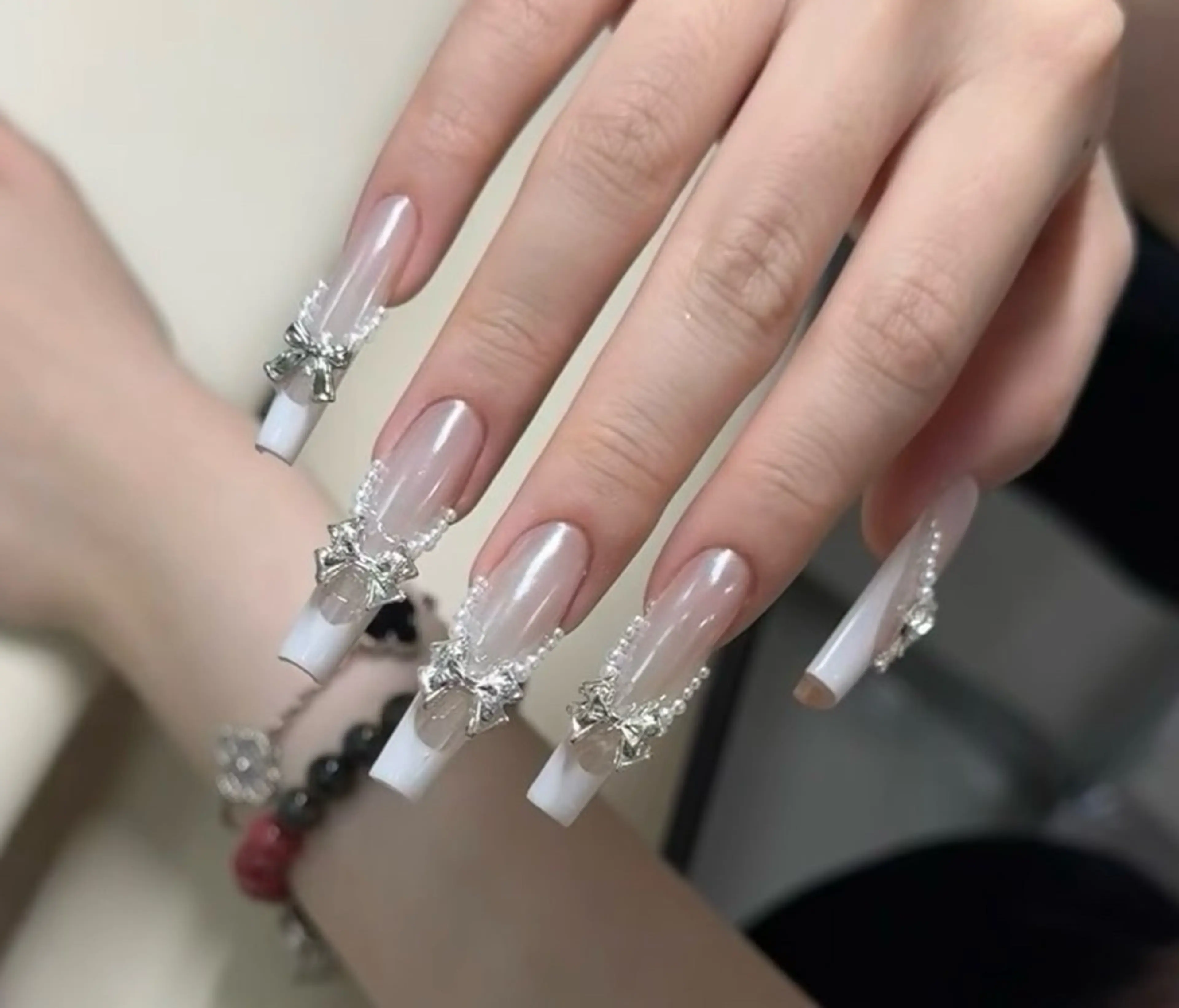 ネイル オーロラネイル フレンチネイル リボン ワンホンネイル BabyYouMi nailのネイルデザイン