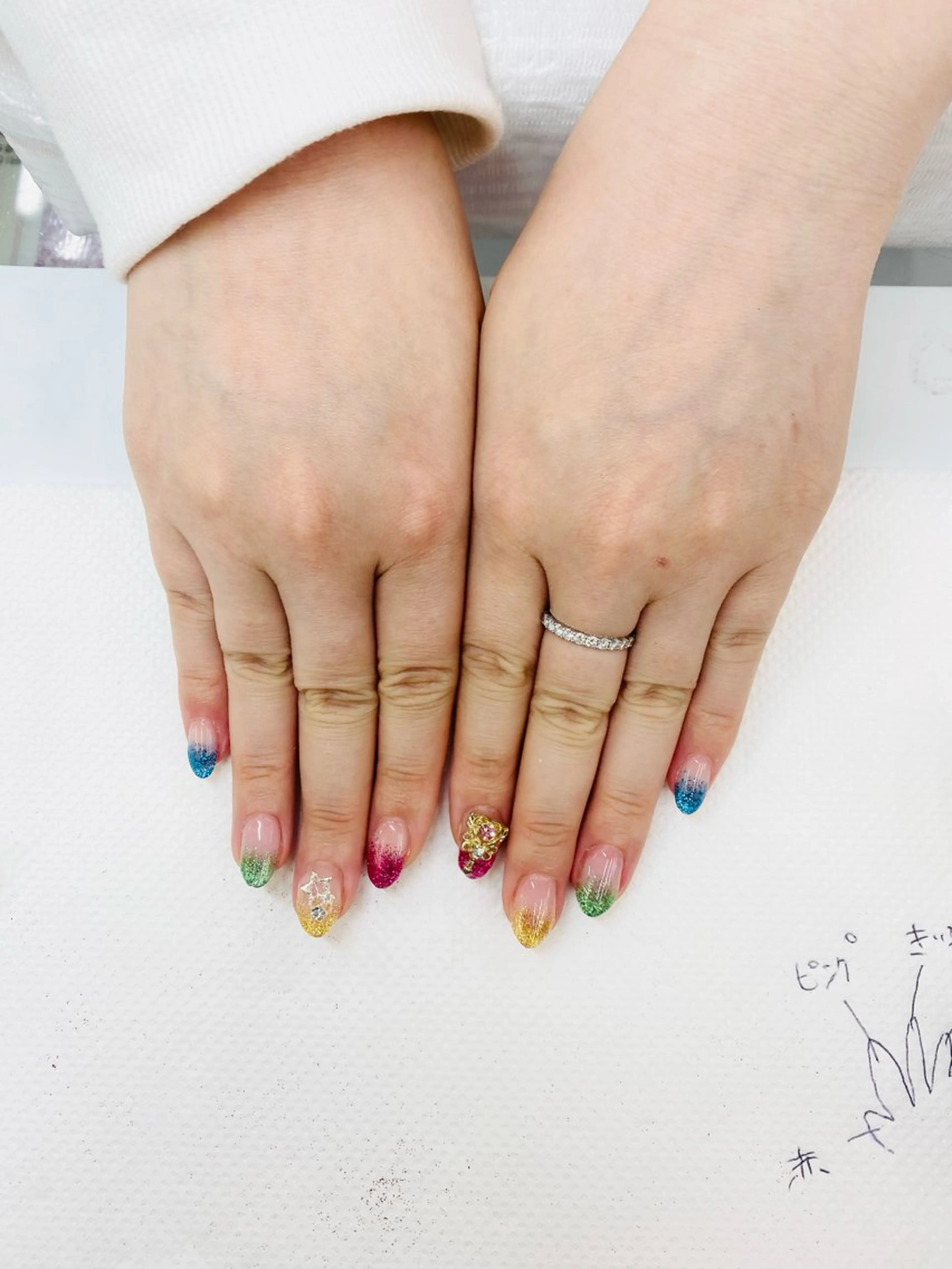 ネイル グラデーション ラメ(グリッター) ラメグラデーション MAXKELLY AIのネイルデザイン