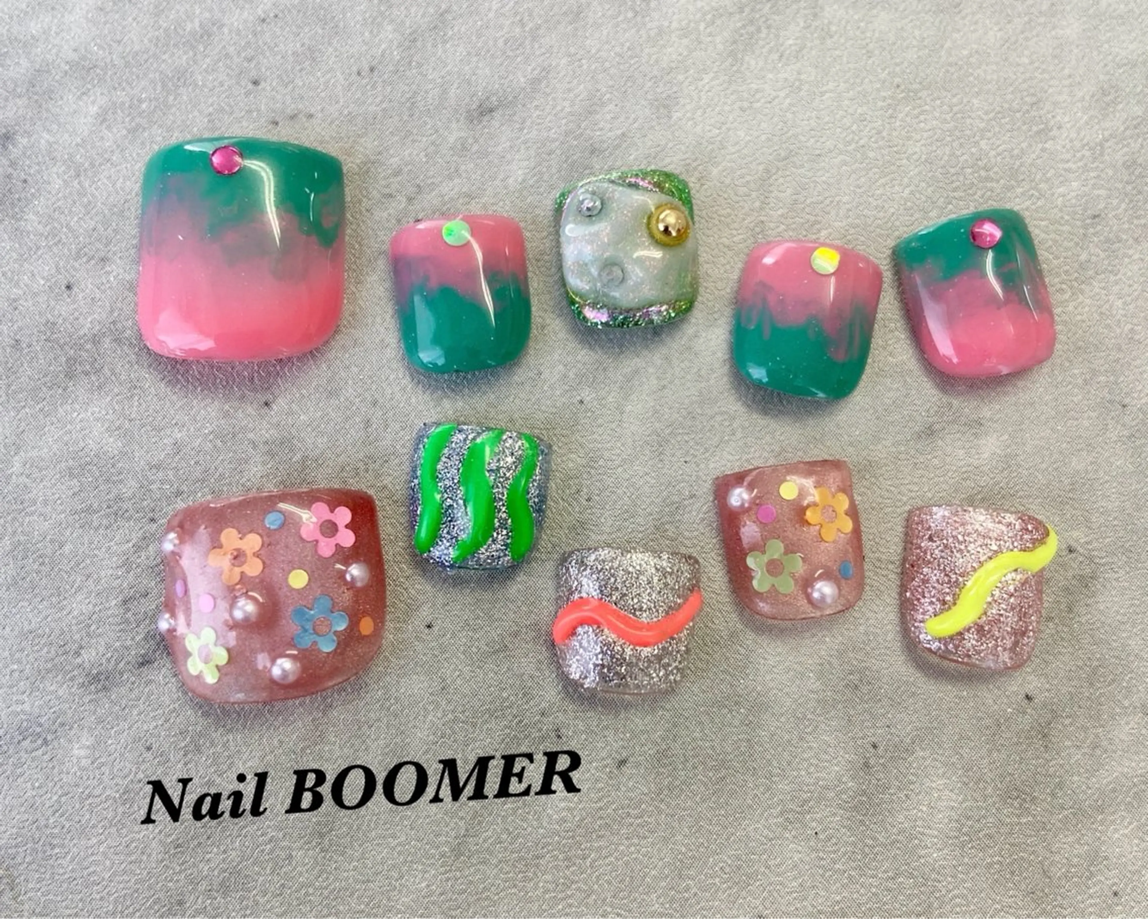 ネイル フットネイル ネイル ブーマーのネイルデザイン