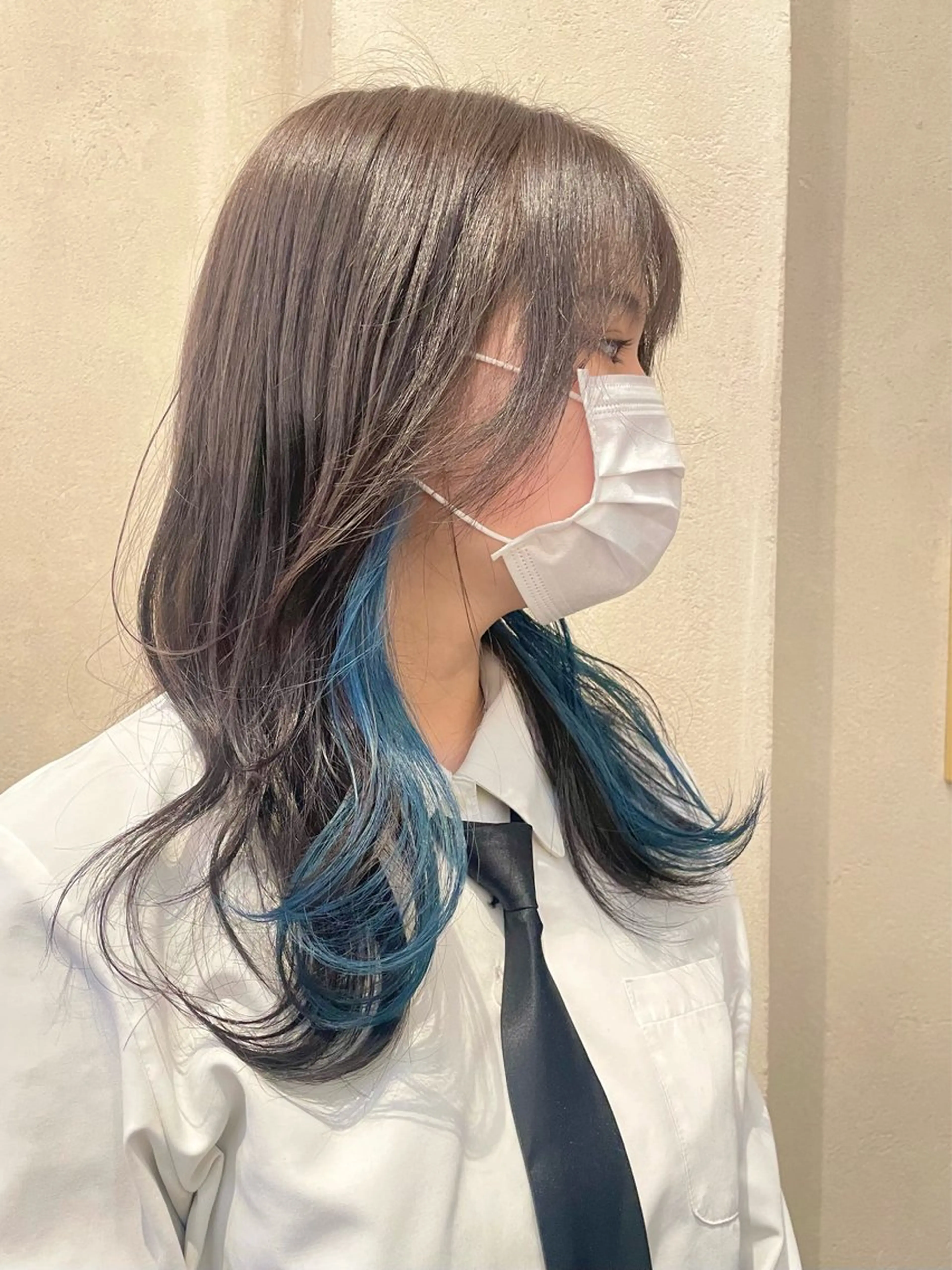 ロング カラー ブリーチ ブルーカラー カット ヘアカラー roost 優のヘアスタイル