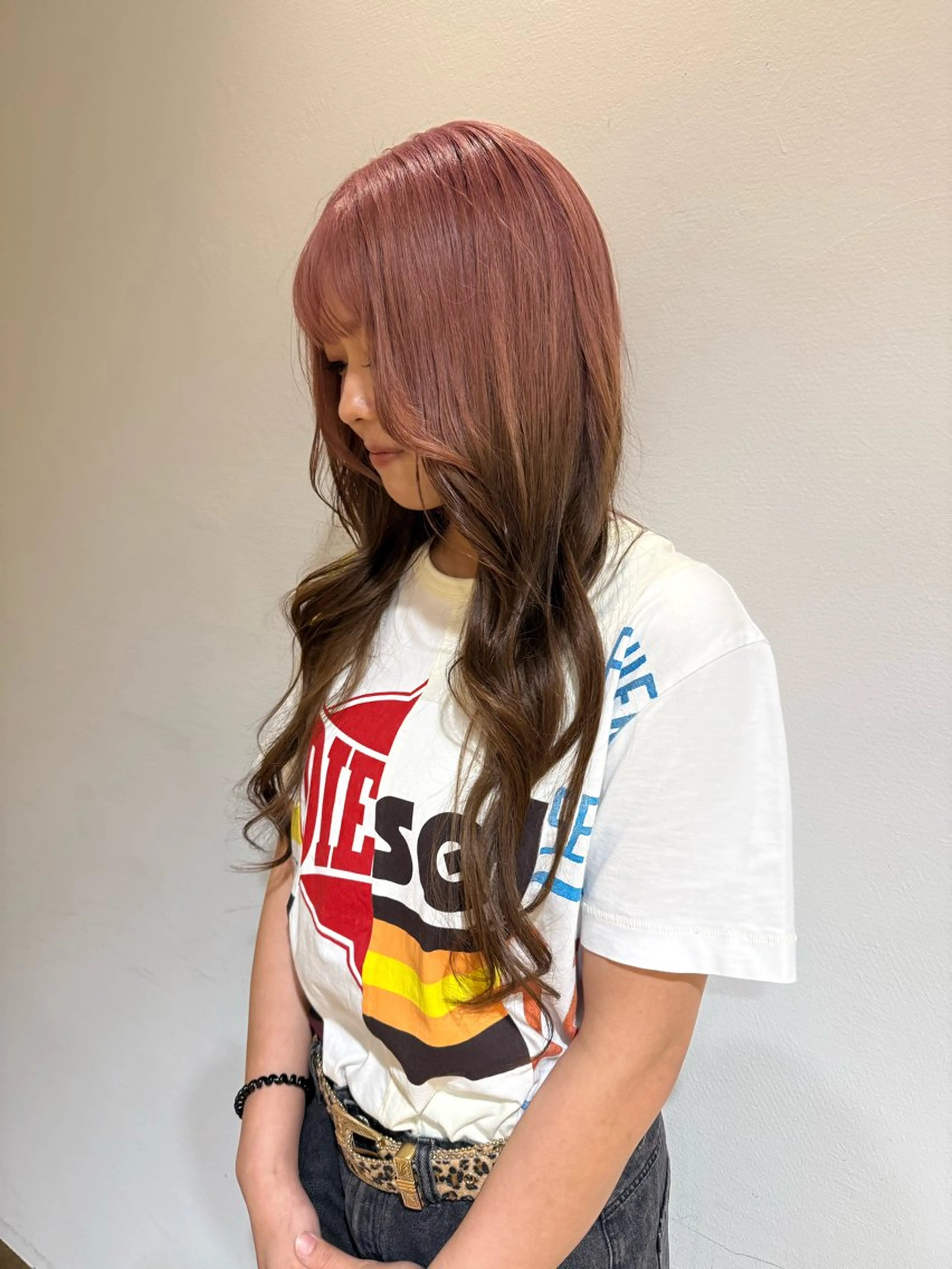 ロング カラー ブラウンカラー ピンクカラー ヘアカラー 松本  夏海のヘアスタイル