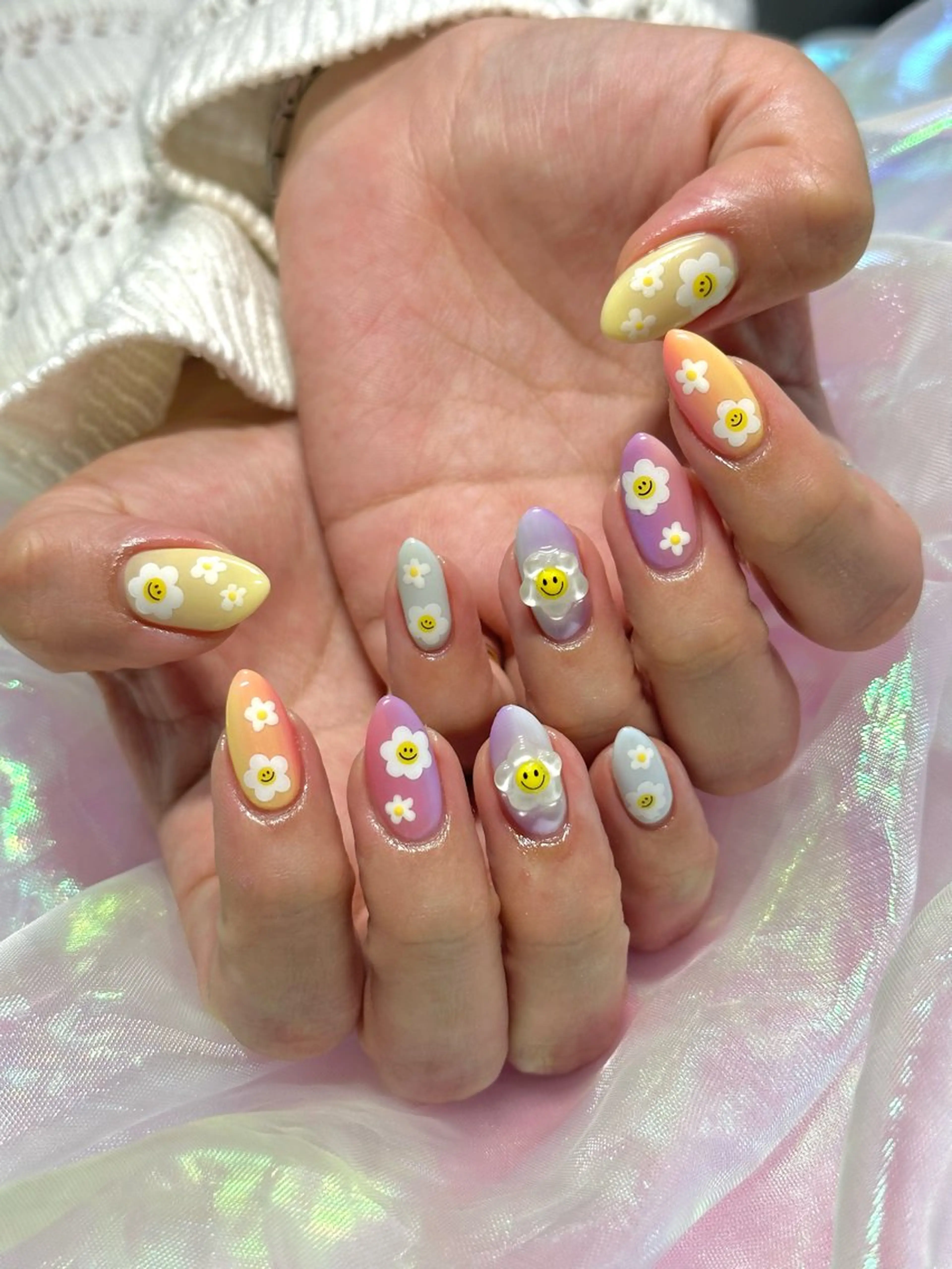 ネイル ハンドネイル 【OKIKA】 らん🦖🌈🧡のマツエク・マツパデザイン