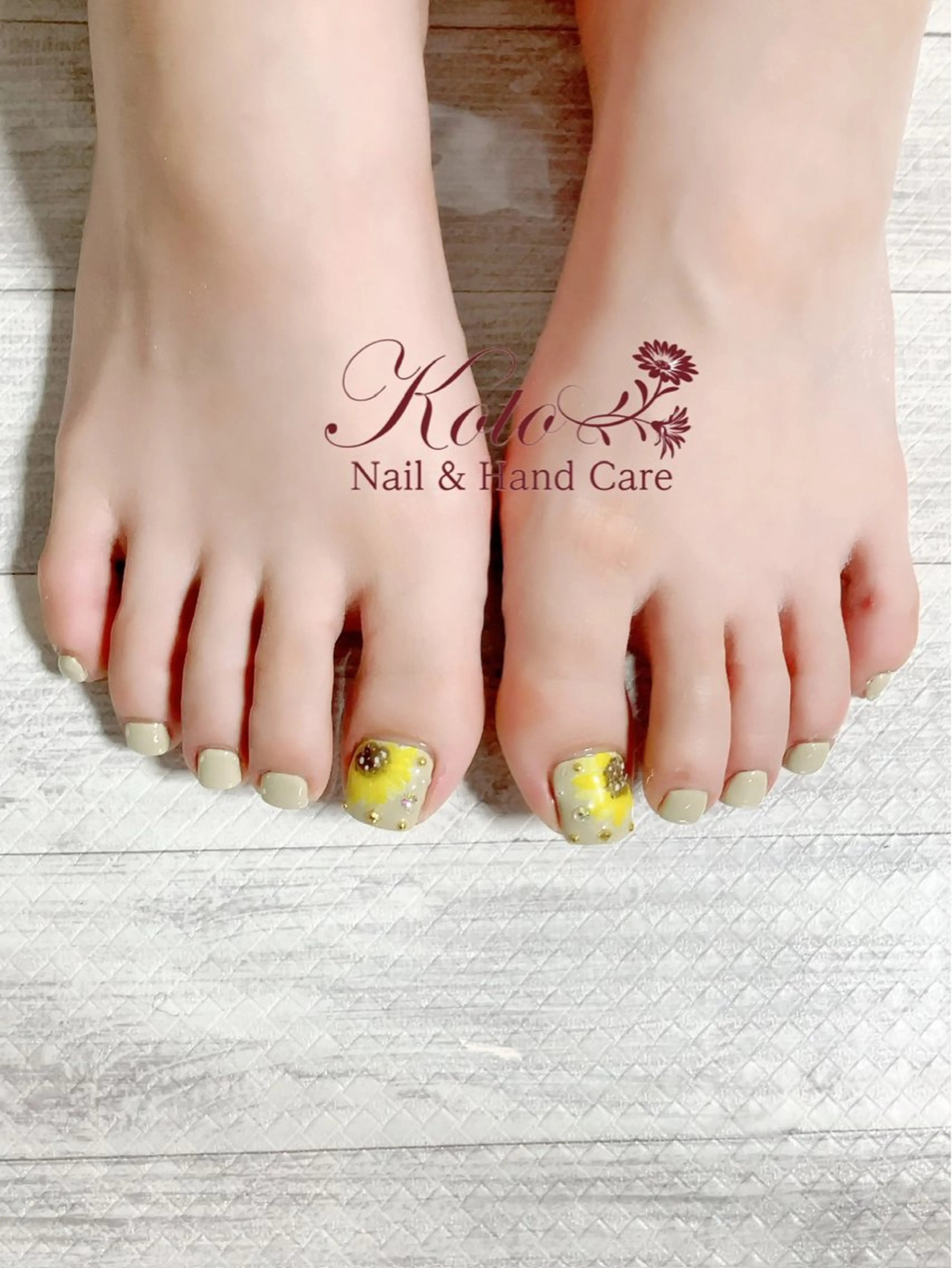 ネイル 長さ出し ジェルネイル 持ち込み ニュアンスネイル 赤色 Risa ネイルサロンKOTOのネイルデザイン