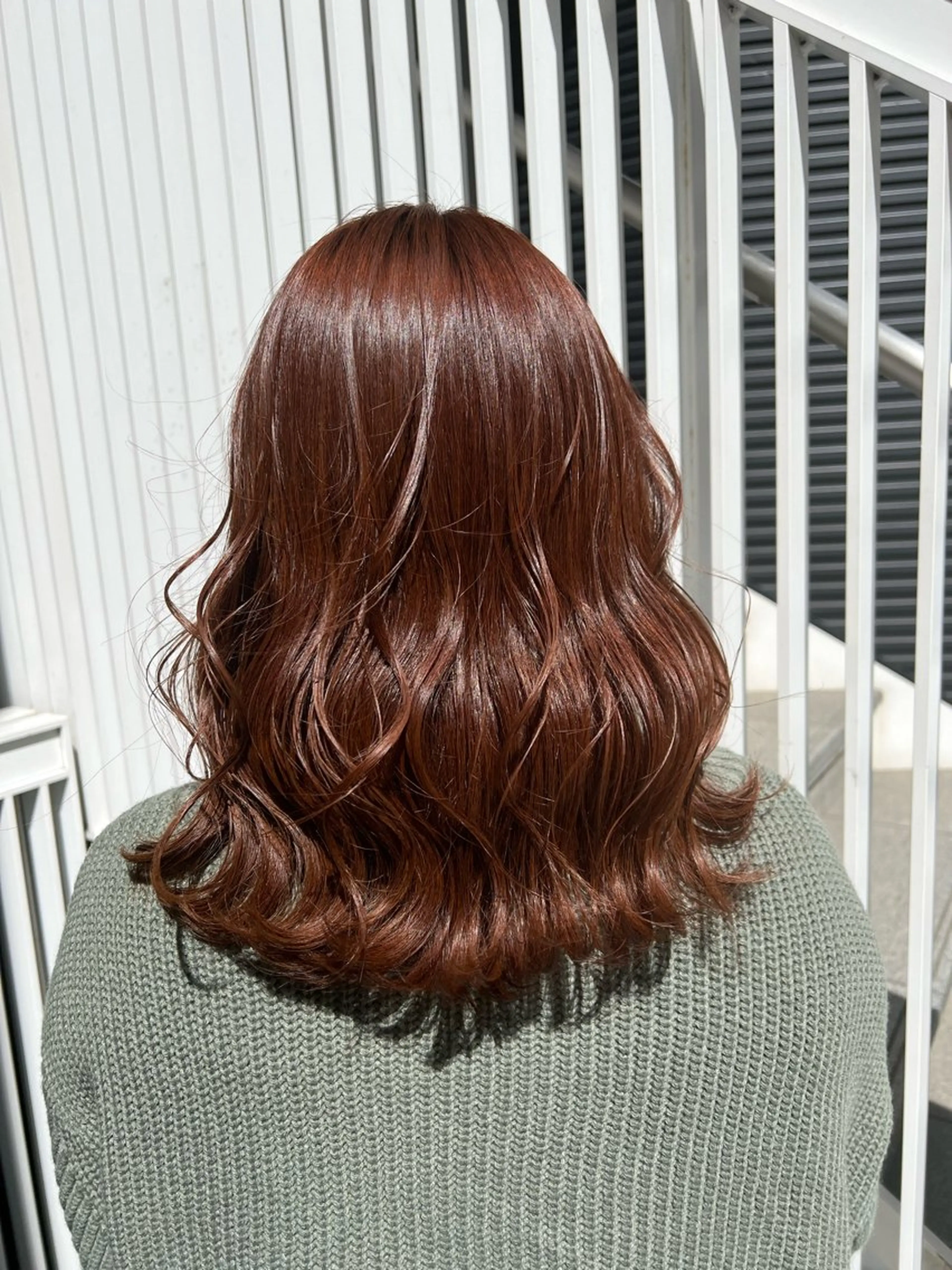 セミロング カラー ヘアアレンジ レッドカラー 中村 ひなたのヘアスタイル