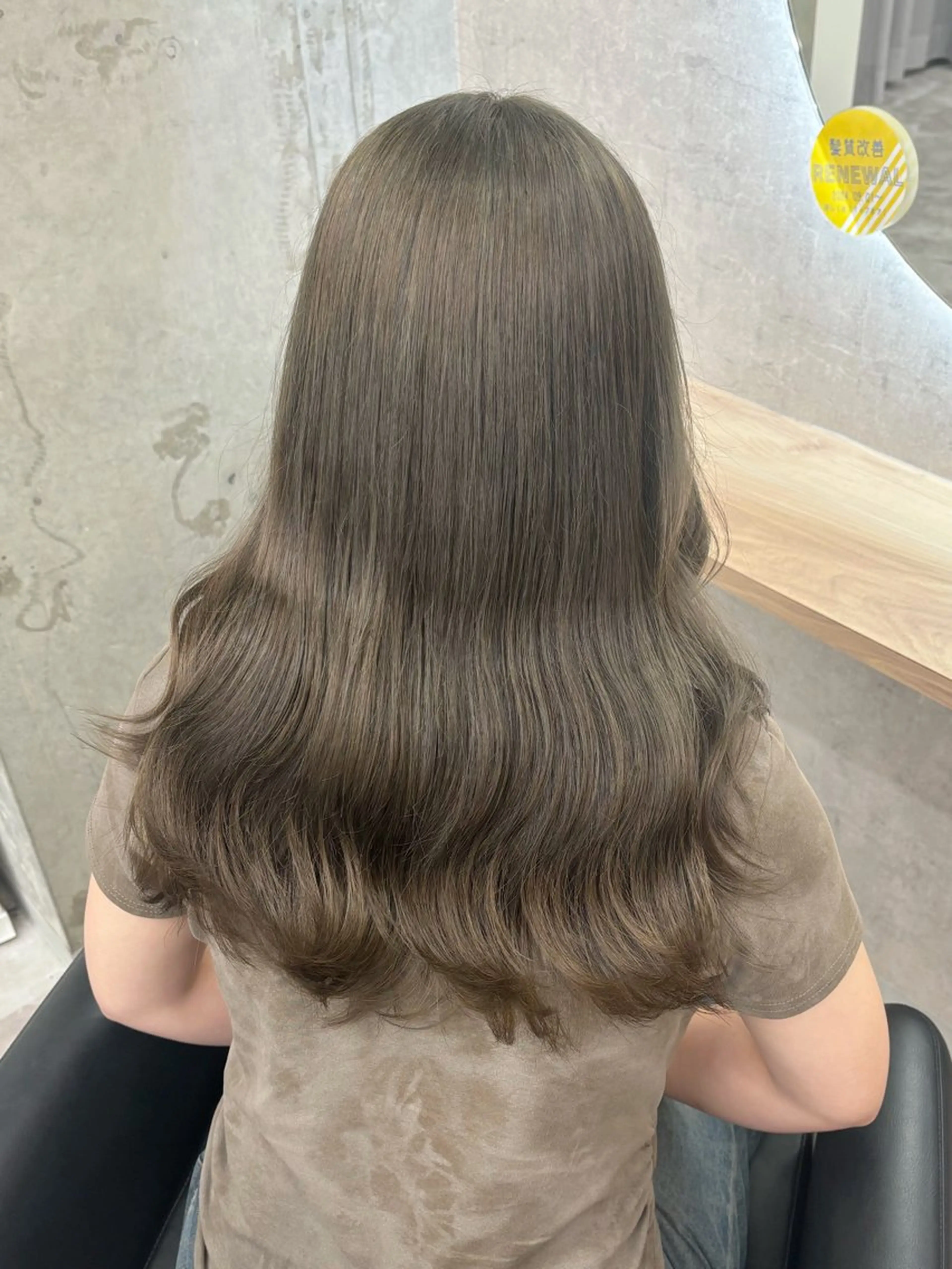 セミロング トリートメント ヘアカラー 秋山 七海のヘアスタイル