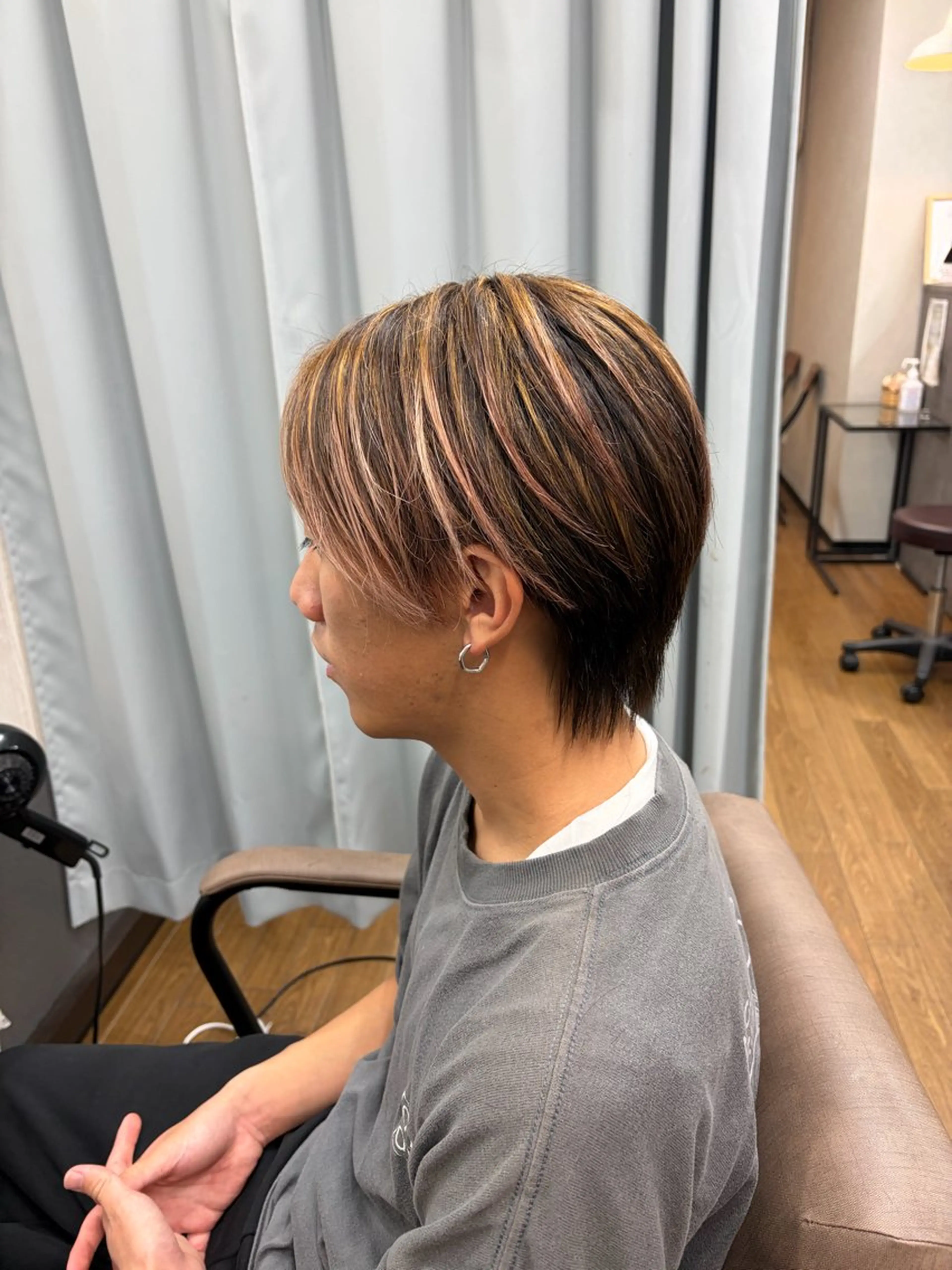 ショート カラー バレイヤージュ ブリーチ ハイライトカラー ピンクカラー レッドカラー カット ヘアカラー TELA HAIR 幕張本郷店 千尋のヘアスタイル