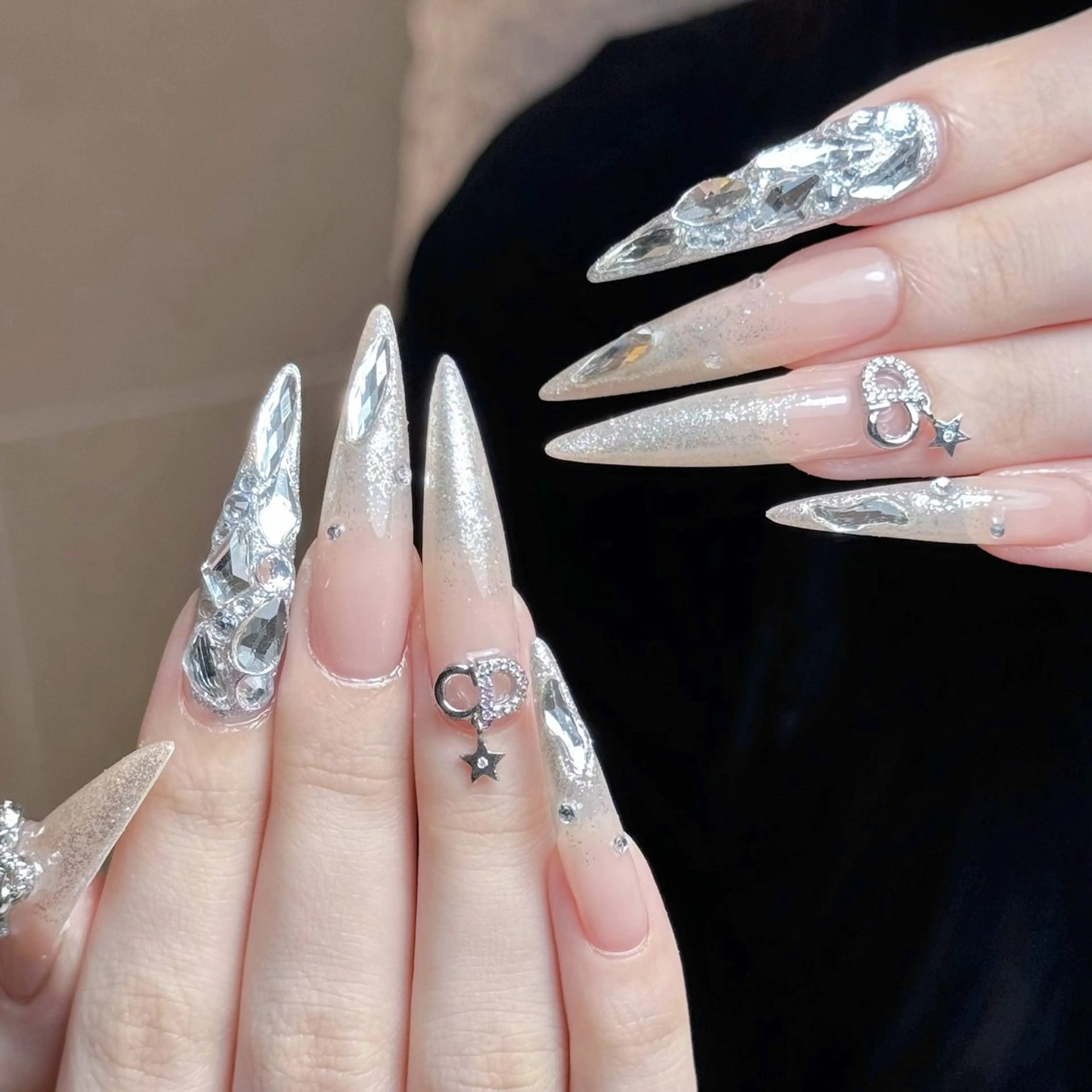 ネイル キラキラネイル 韓国ネイル ラメ(グリッター) ラメグラデーション ワンホンネイル nailsalon ChuColaのネイルデザイン