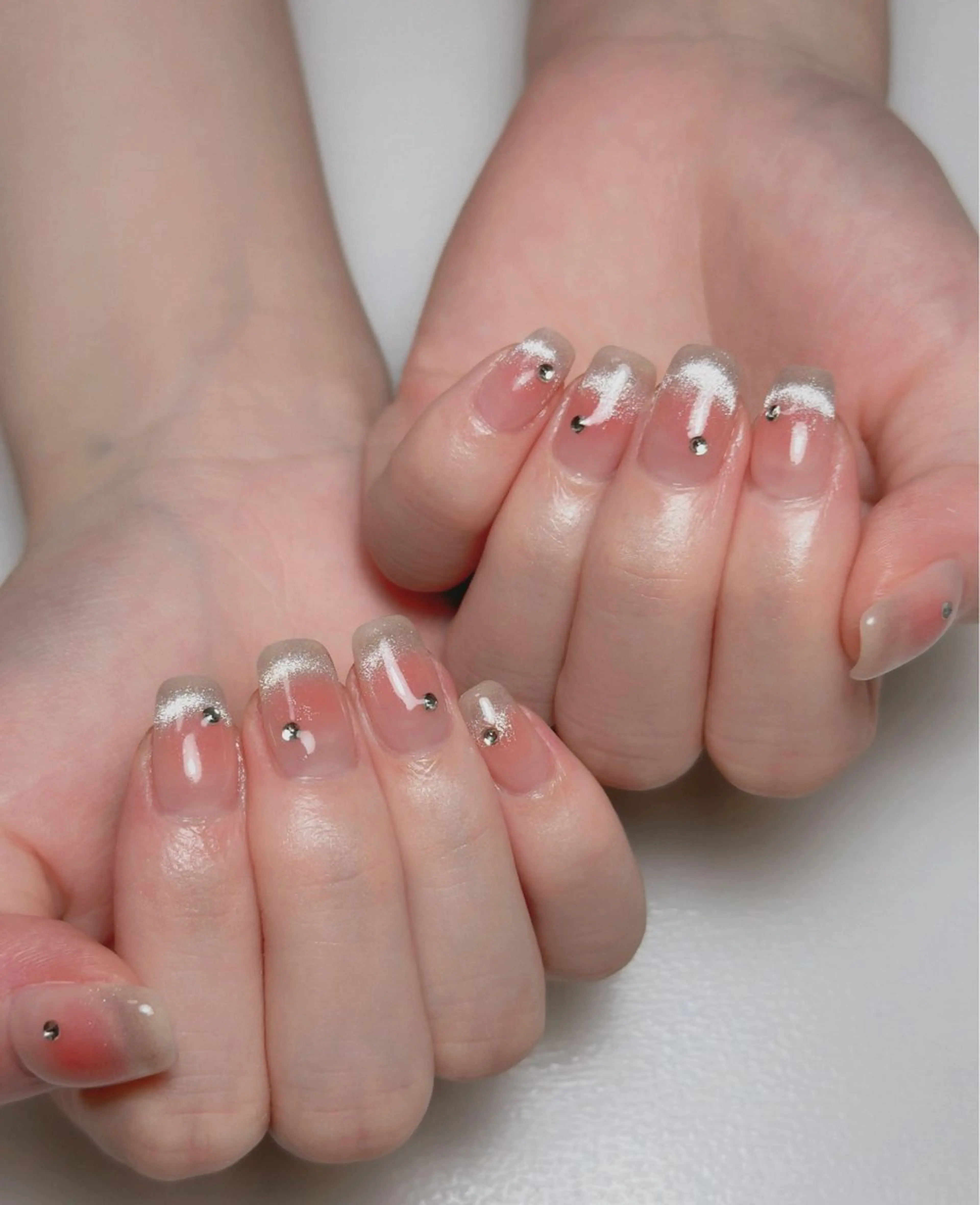 ネイル オーロラネイル 長さ出し フットネイル ラメ(グリッター) ラメグラデーション ハンドネイル 👍thumbs up nail👍のネイルデザイン