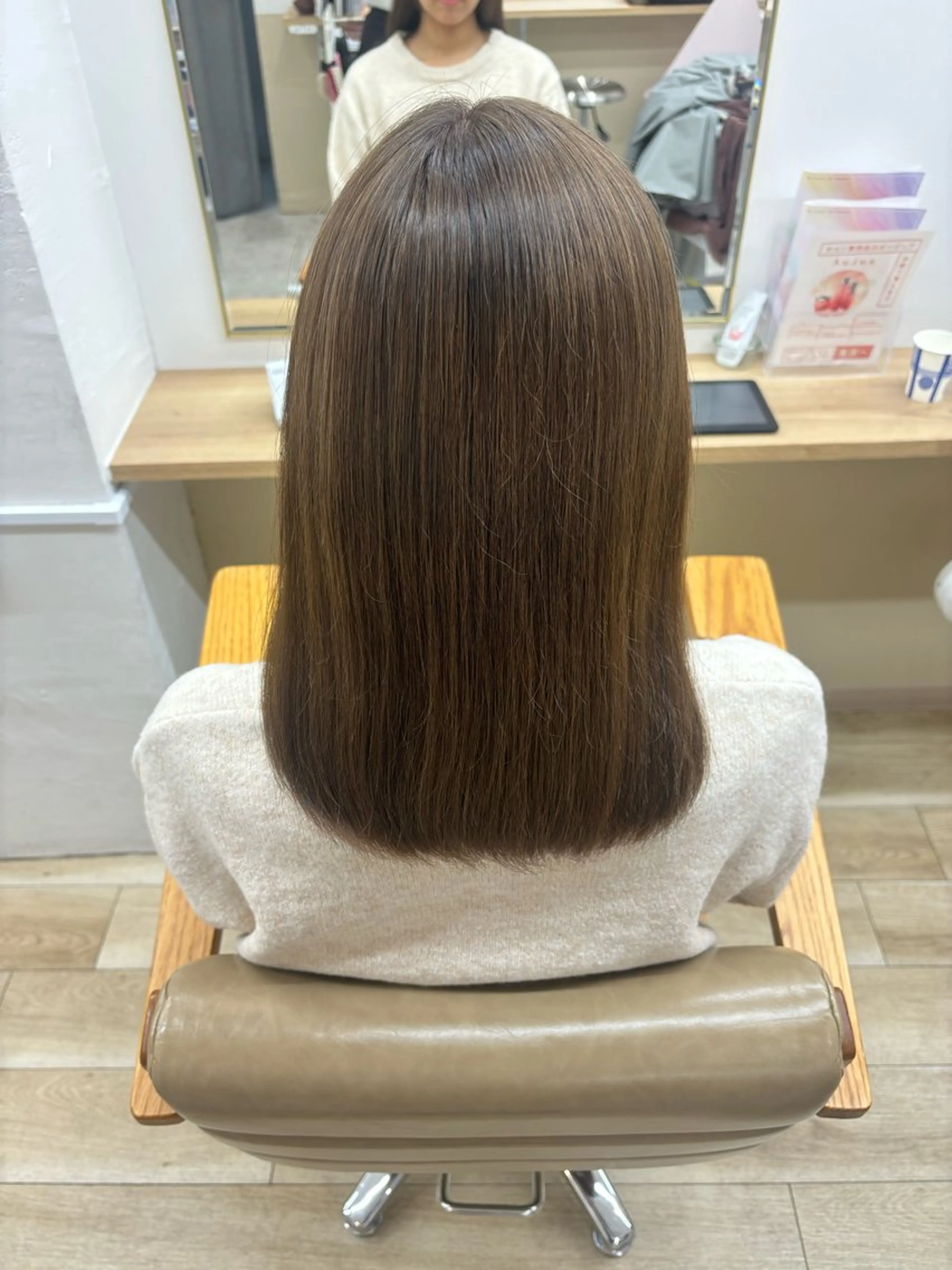 ミディアム カラー ベージュカラー ブリーチ ミルクティーベージュ universe Mizuki🎀のヘアスタイル