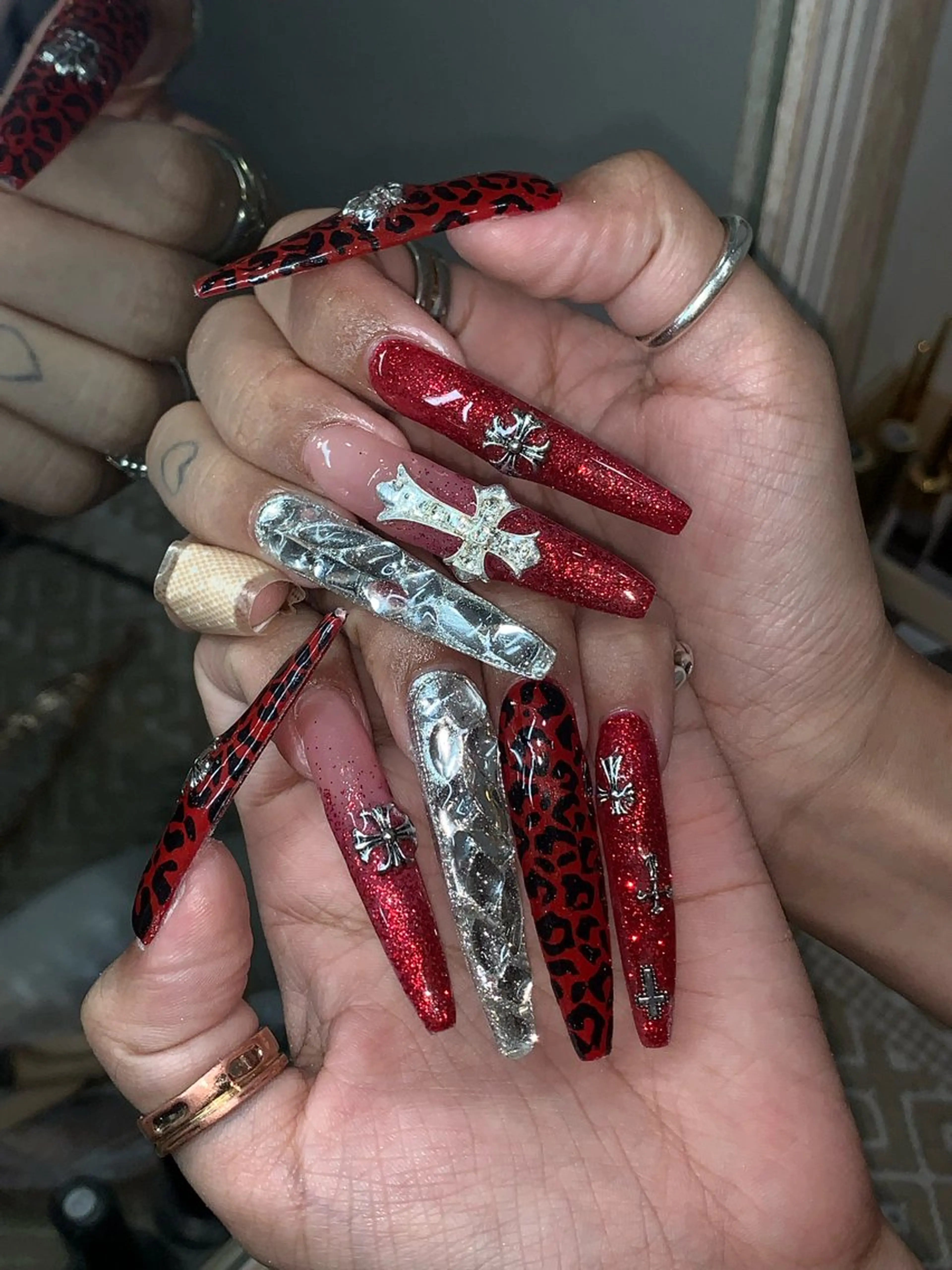 ネイル ハンドネイル NES NAIL所属・さゆり￤推しキャラ ￤ロングネイル🩷のネイルデザイン