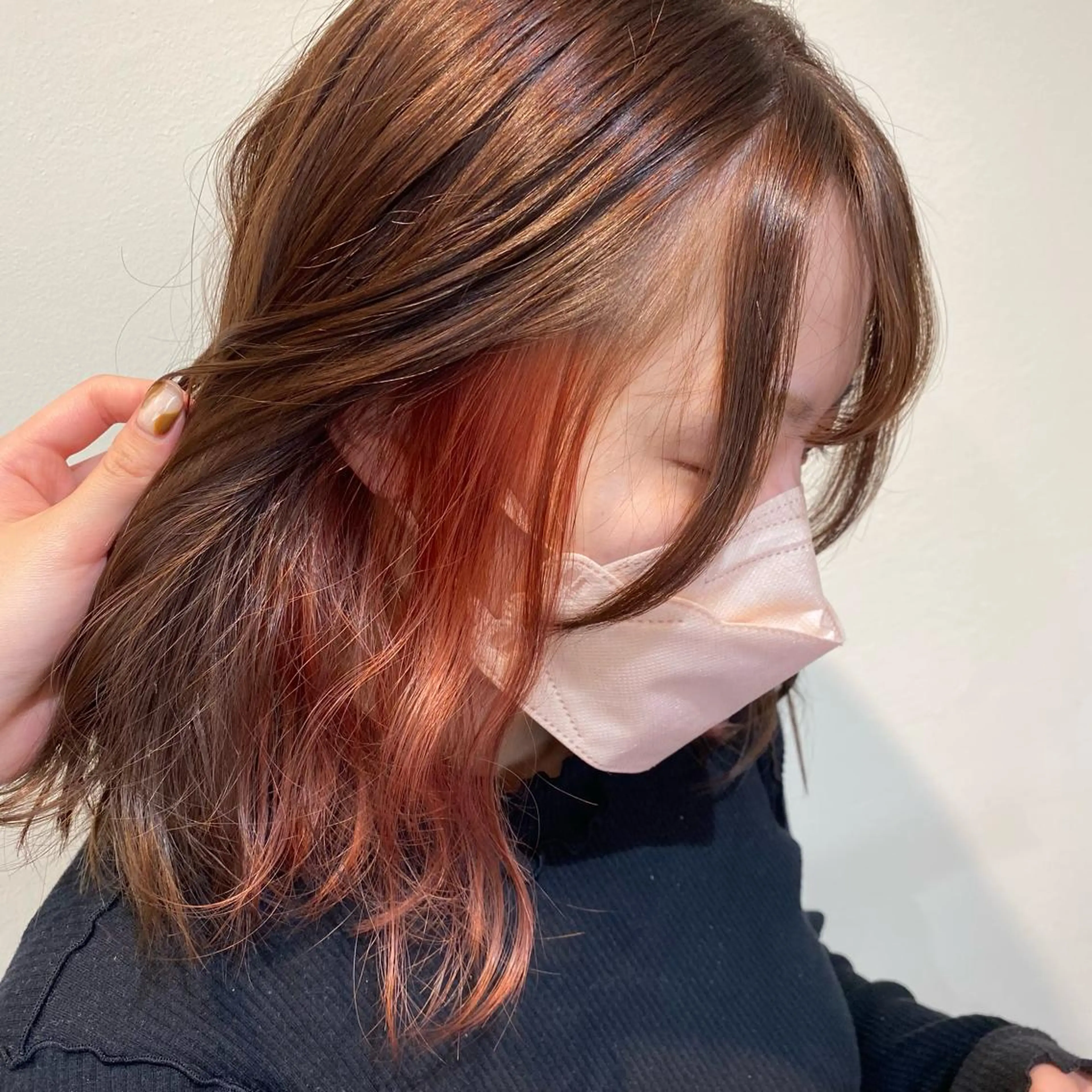 カラー インナーカラー ピンクカラー 石田 菜月のヘアスタイル