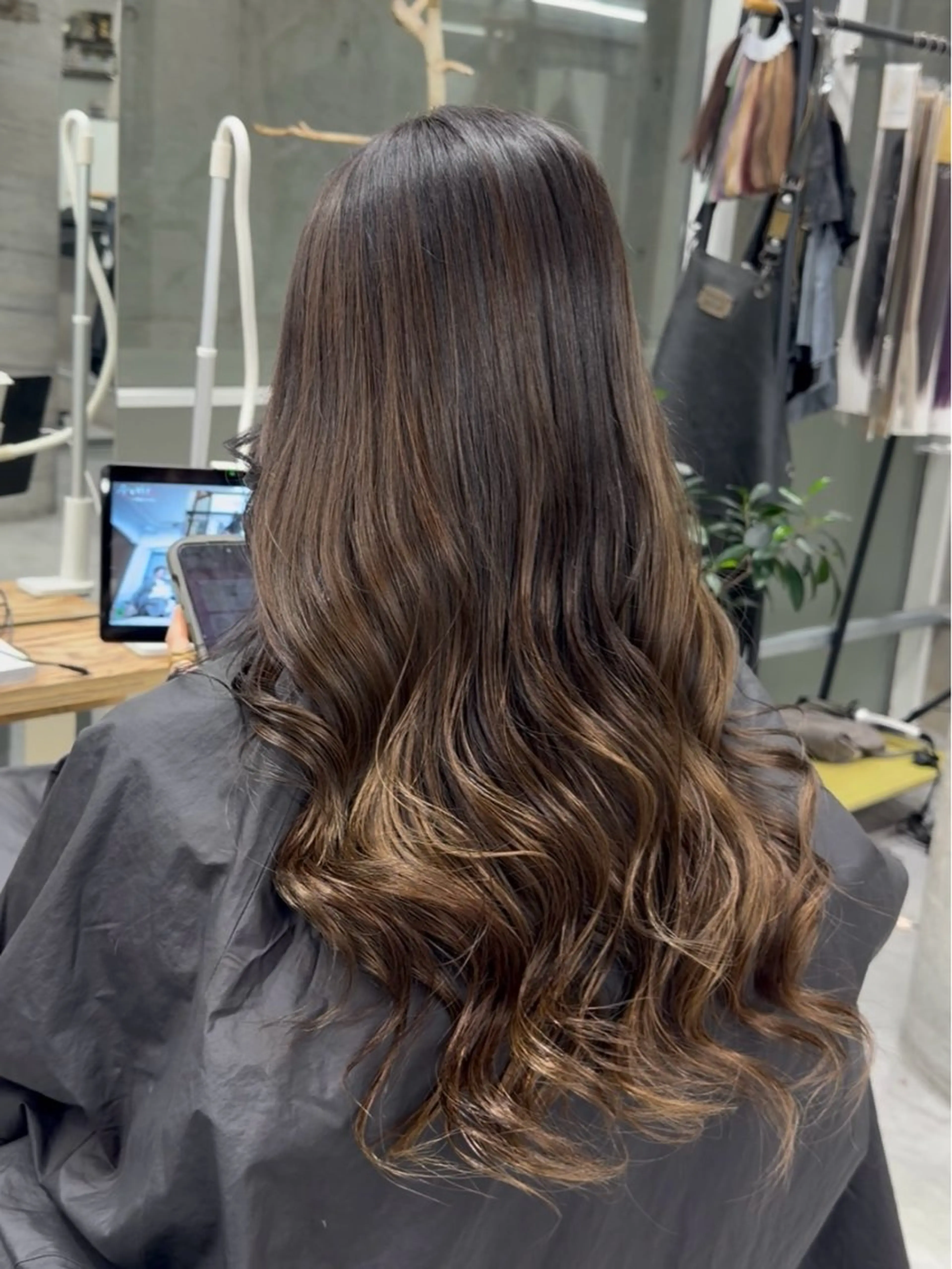 ロング カラー バレイヤージュ レイヤーカット ヘアカラー トリートメント Kotoko🖤/海 外/バレイヤージュのヘアスタイル