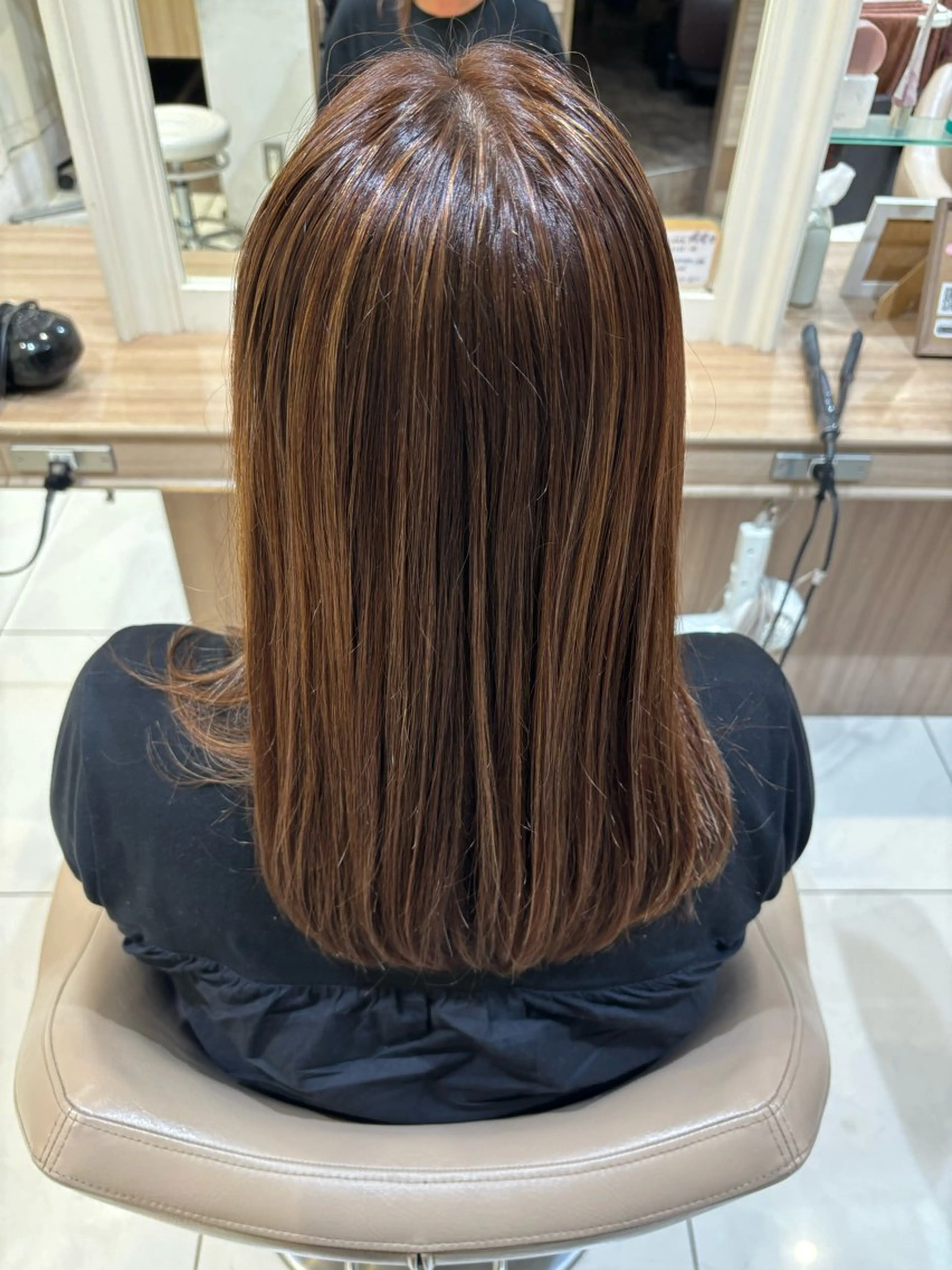 セミロング カラー ヘアカラー ハイトーンカラー☁️ 西條 楓花のヘアスタイル