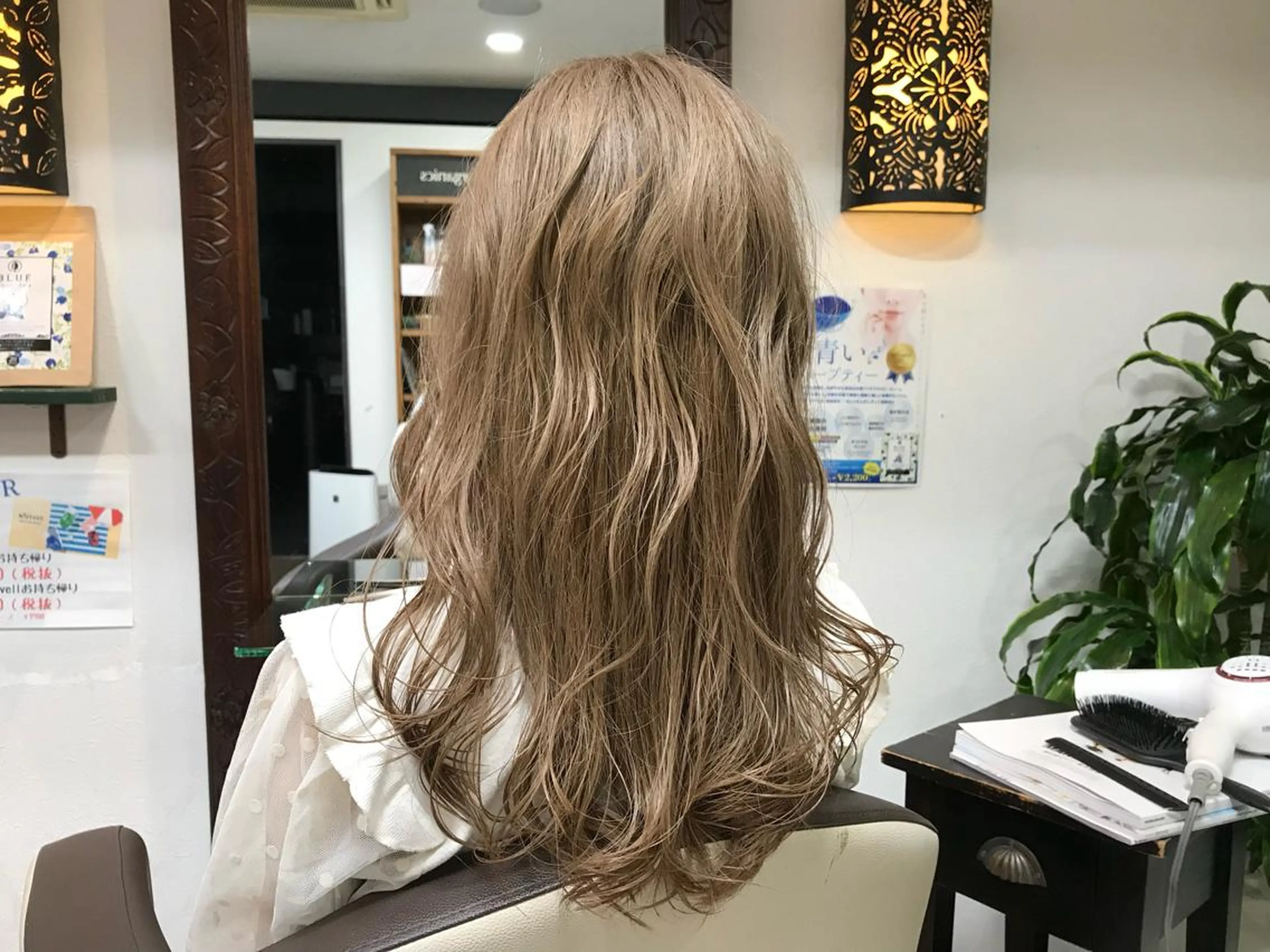 カラー ベージュカラー ミルクティーベージュ NATUREL 本田風のヘアスタイル