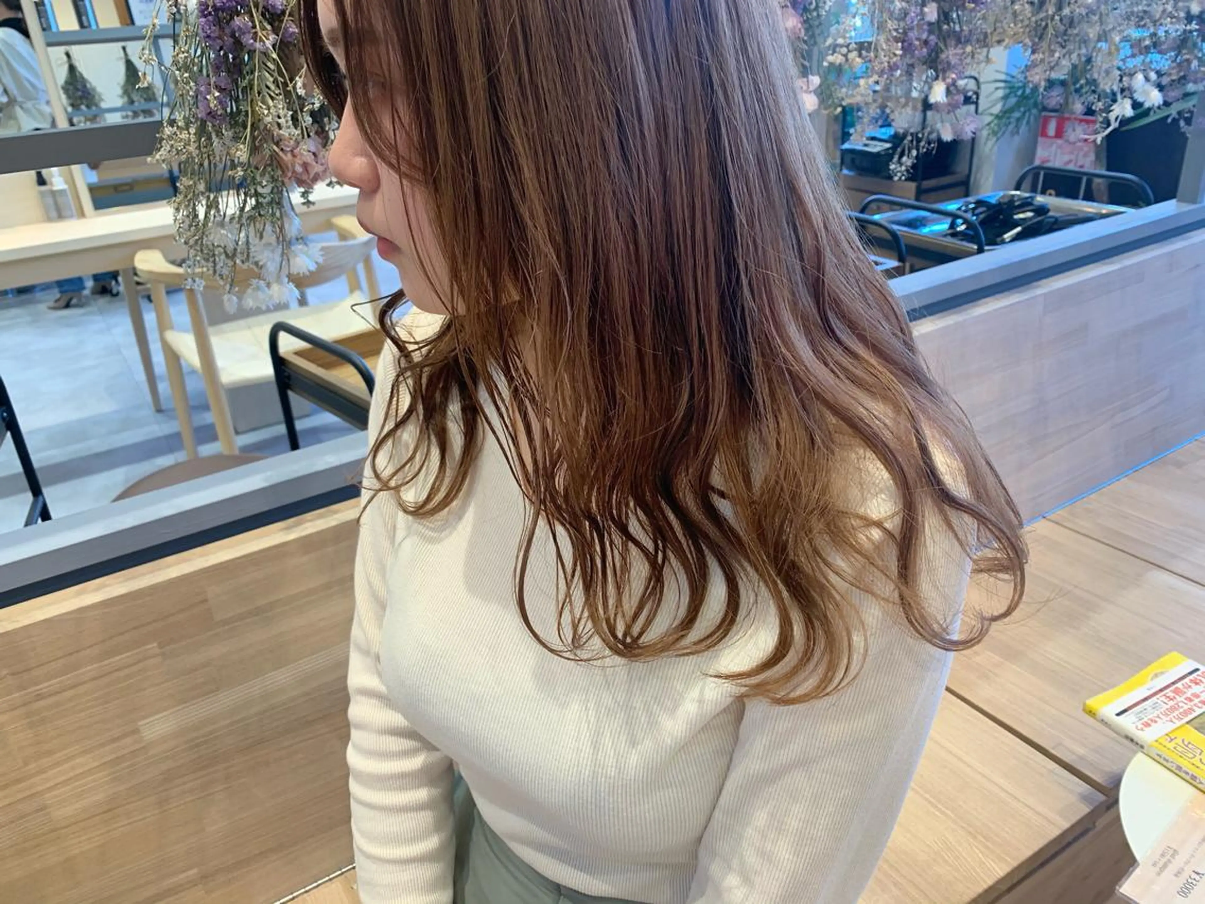 ロング カラー ベージュカラー ミルクティーベージュ 吉田 早織のヘアスタイル