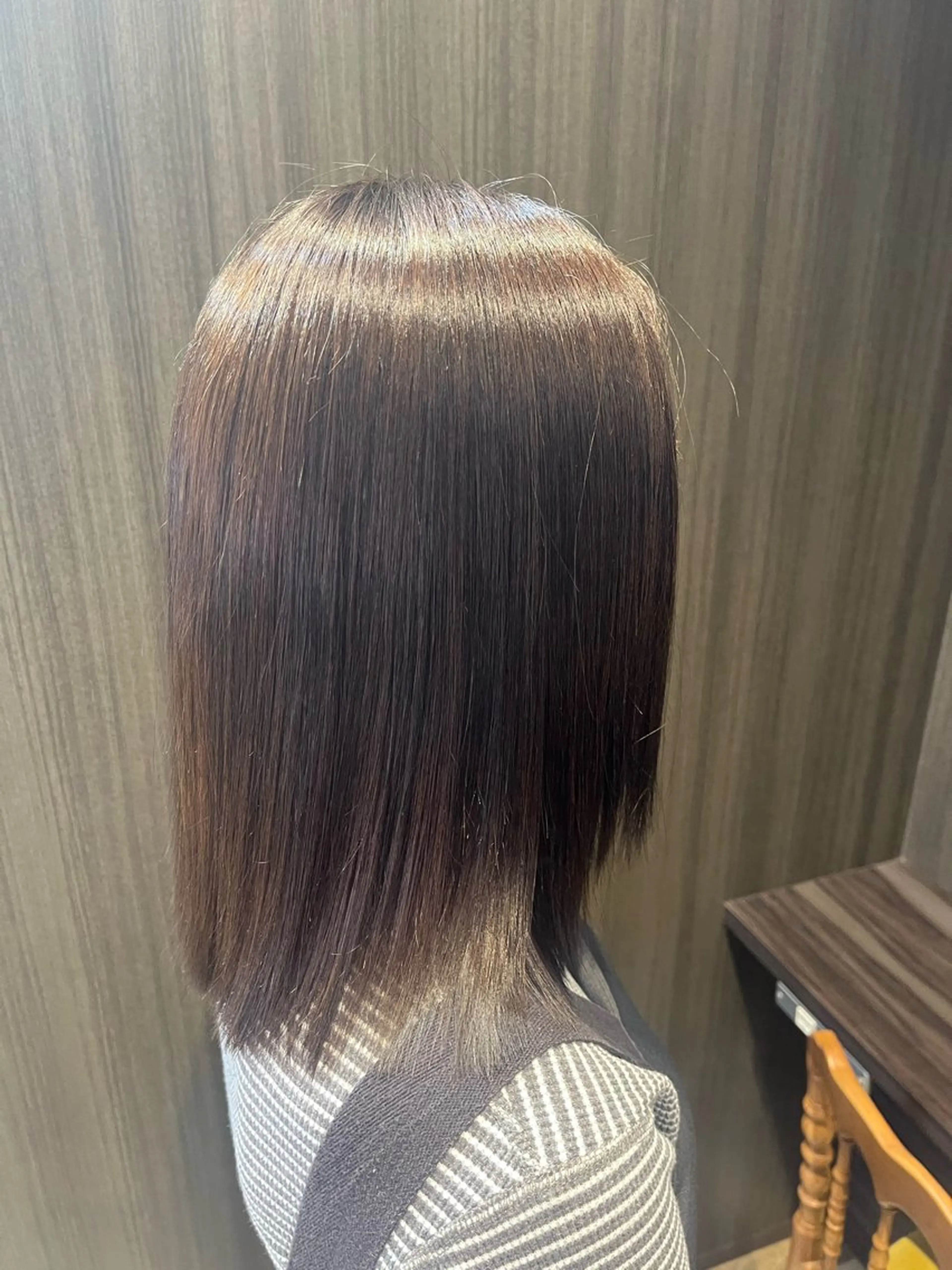 ミディアム カラー グレージュ オリーブグレージュ オリーブグレー 鳥見 若菜のヘアスタイル