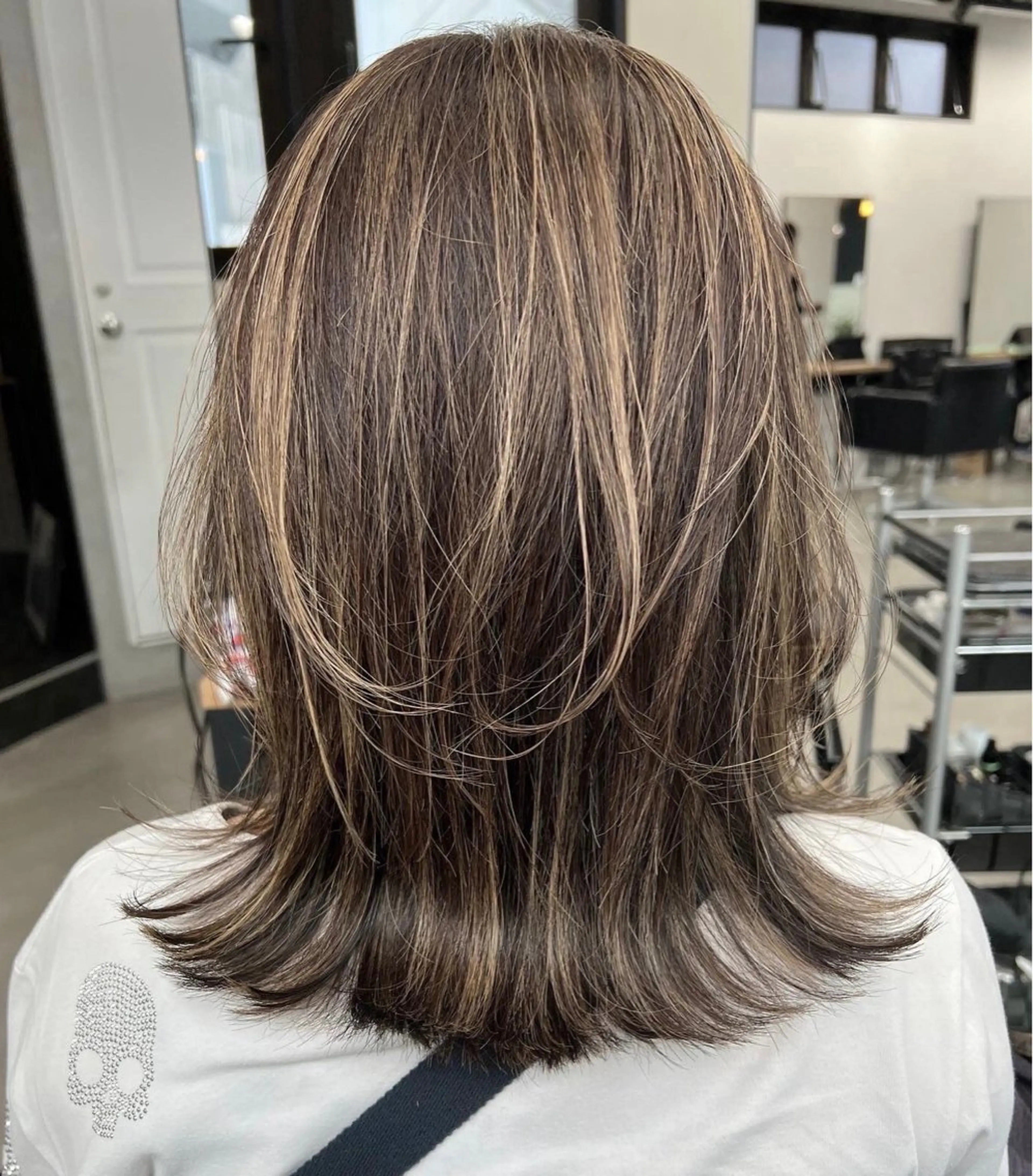 ミディアム カラー ブリーチ ケアブリーチ ハイライトカラー ハイライト 外ハネヘア ☀️東京→岡崎☀️ ハイライト青山彪雅のヘアスタイル