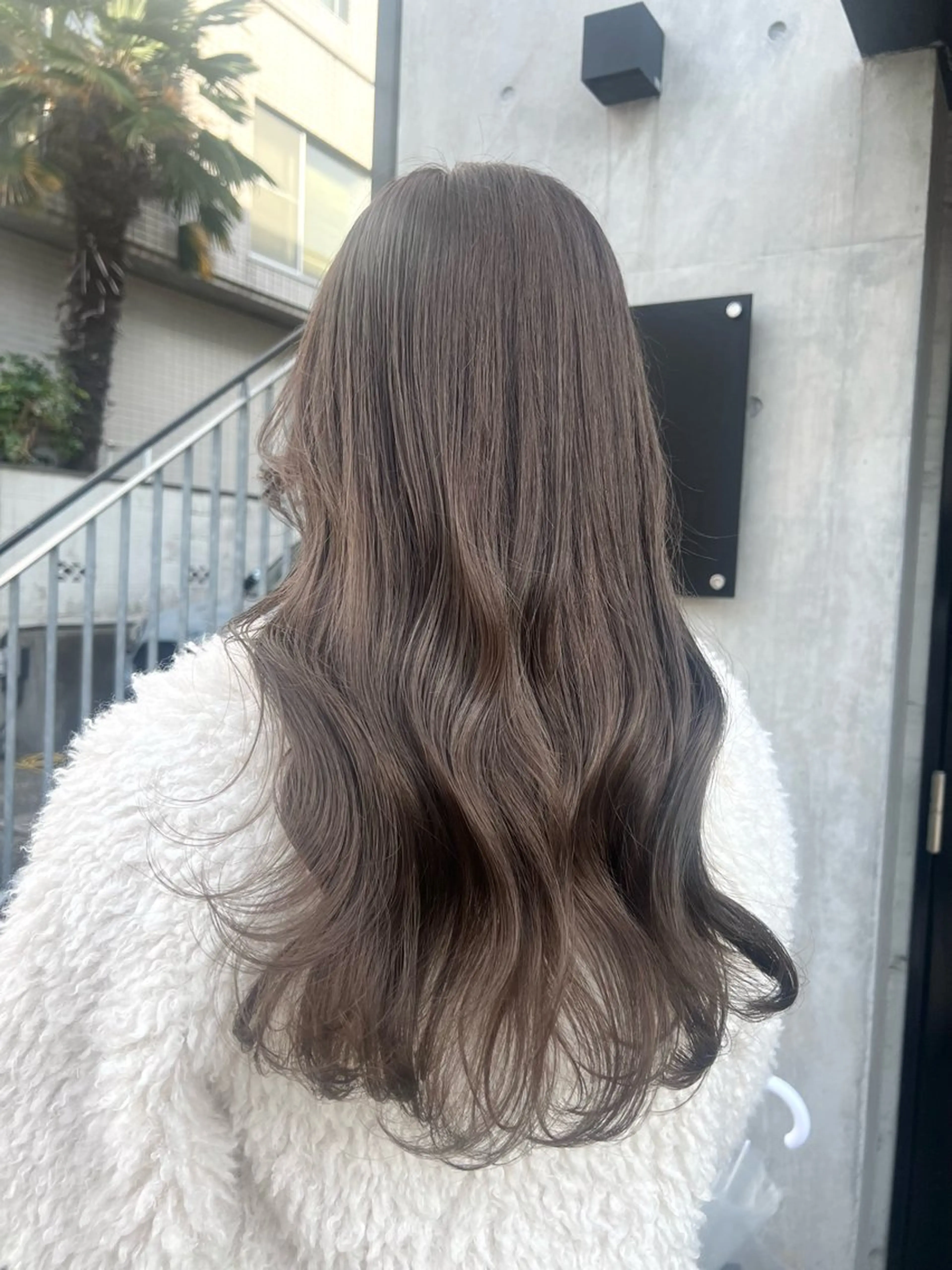 ロング カラー アッシュ ベージュカラー ブリーチ ミルクティーベージュ ヘアカラー トリートメント 透明感カラー ✨ 韓国艶髪💗菅原のヘアスタイル