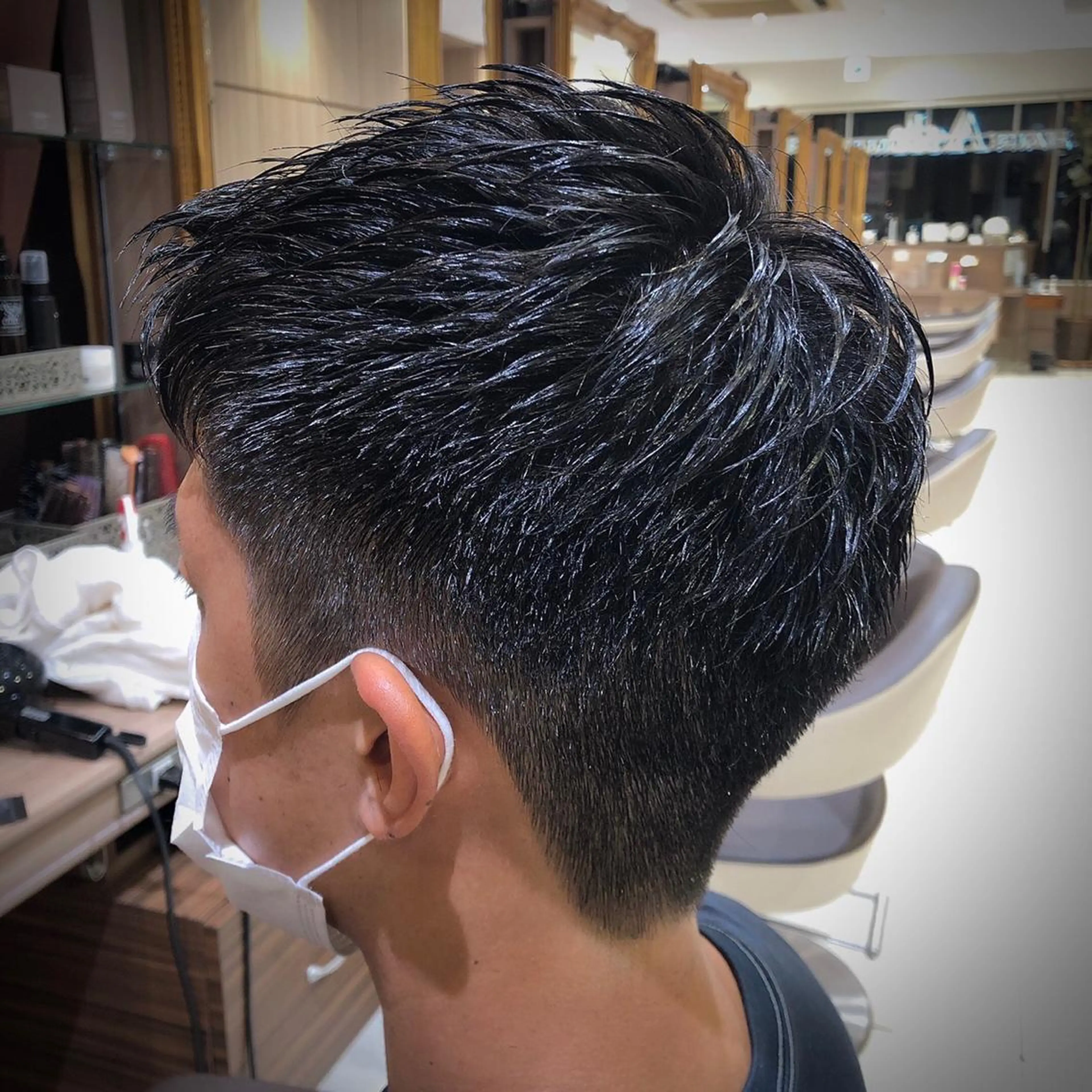 ショート メンズ ハイトーン特化 川井優汰のヘアスタイル