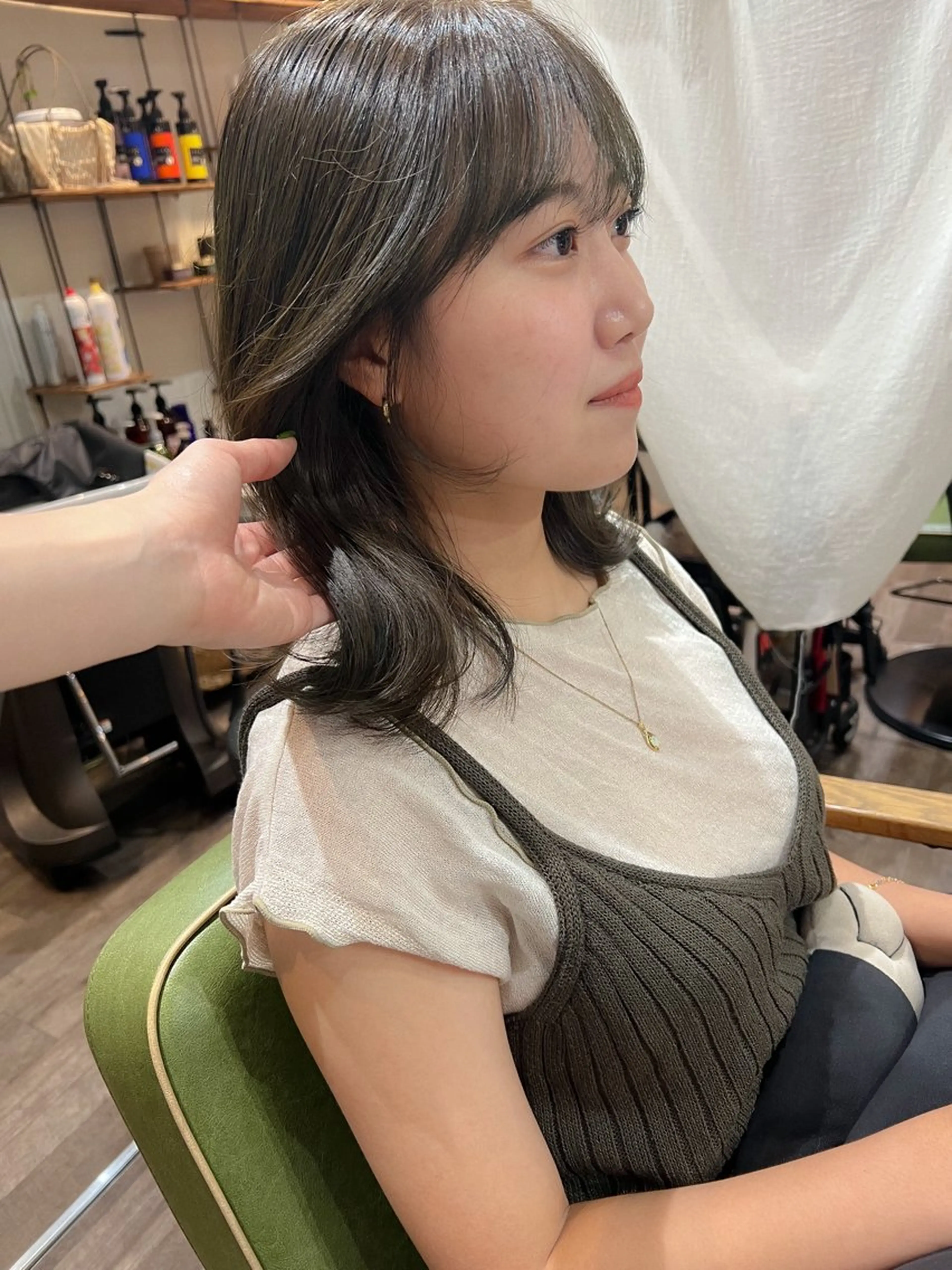 ミディアム カラー ベージュカラー オリーブベージュ カラーパティシエ facce🌼ikoのヘアスタイル