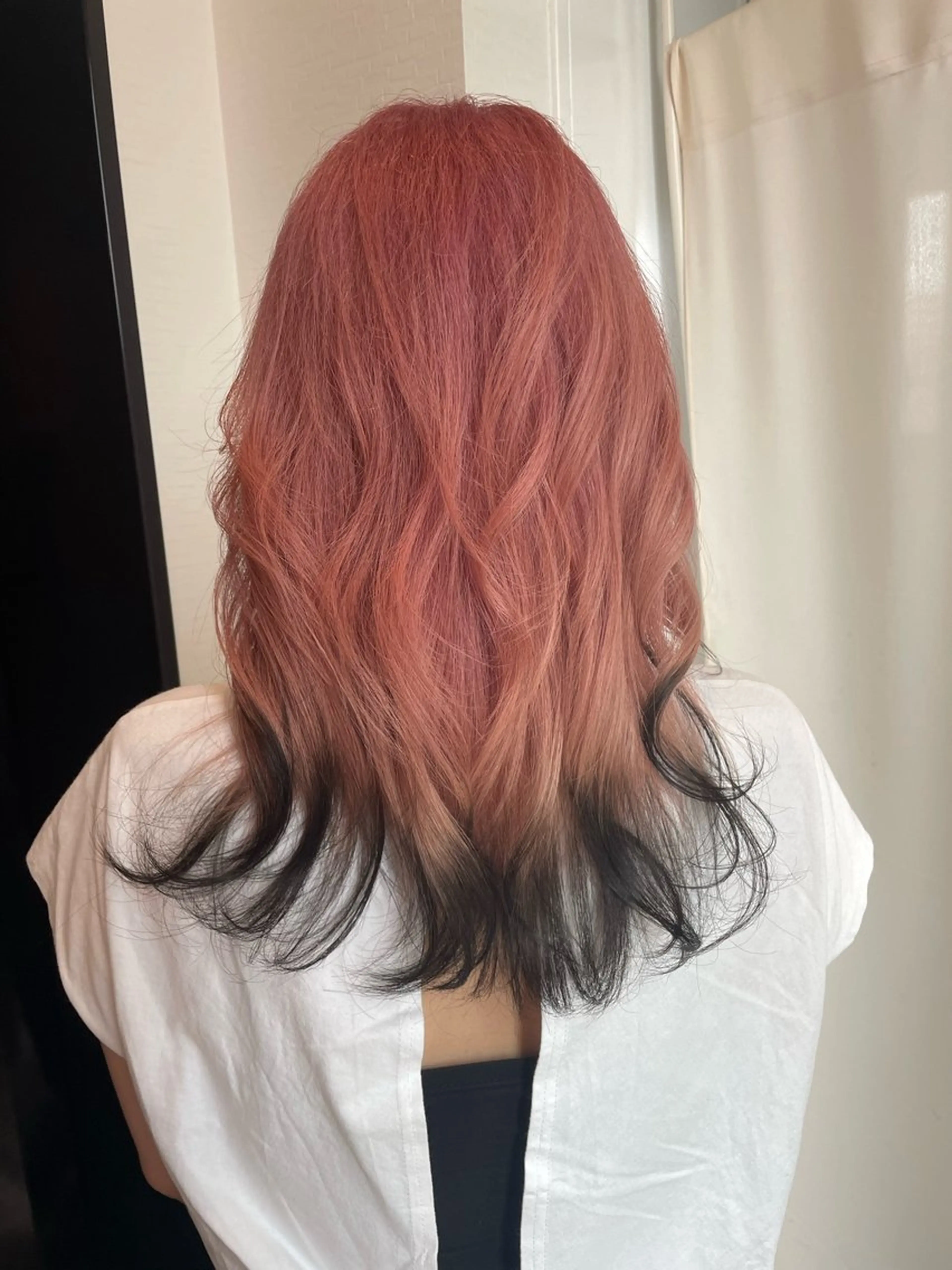 ロング カラー 黒髪 ヘアカラー YUI/ ブリーチカラー🌷のヘアスタイル