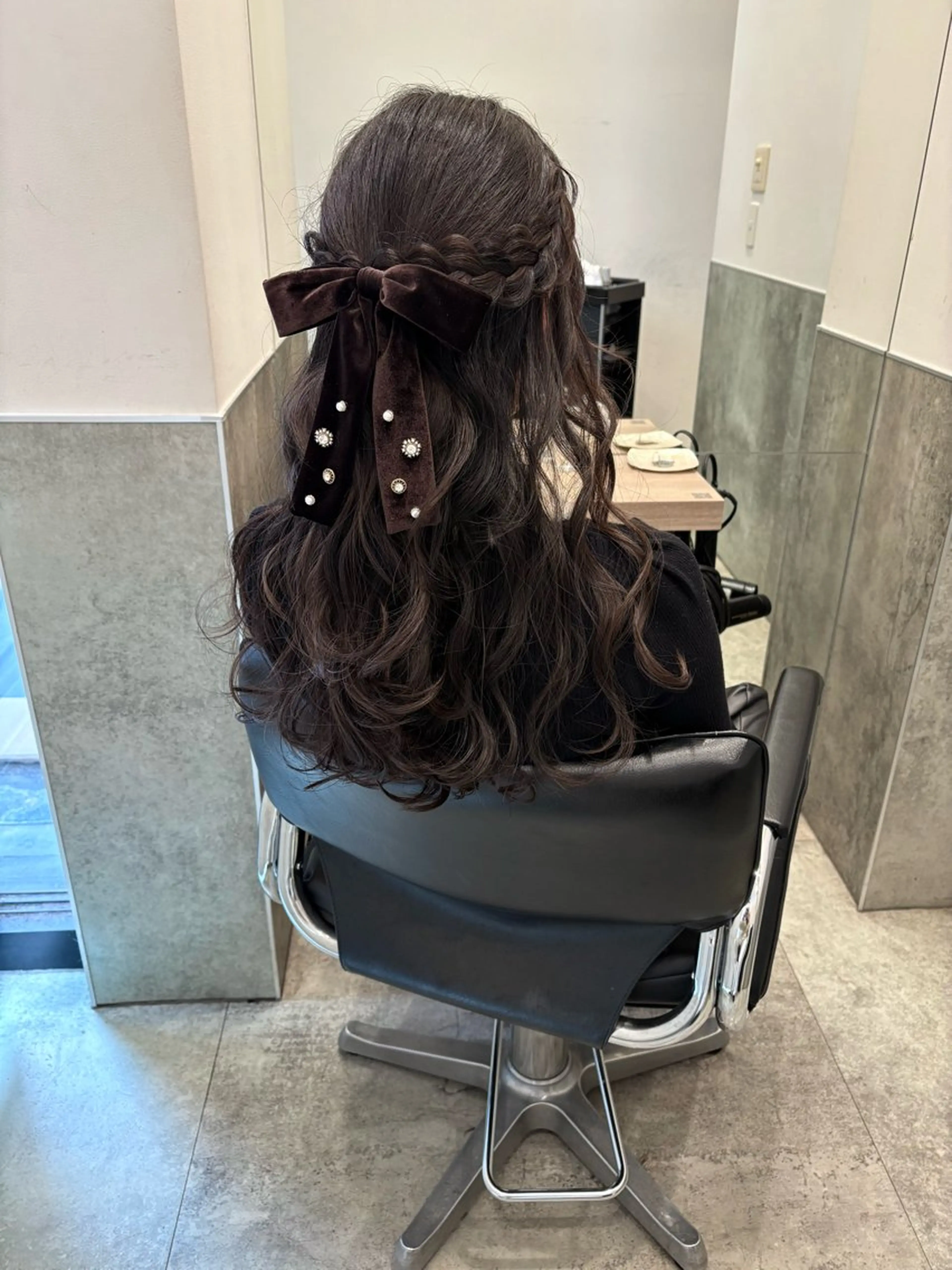ロング ヘアアレンジ 結婚式・ブライダル ヘアセット mao | 柔らか艶カラー🫧のヘアスタイル