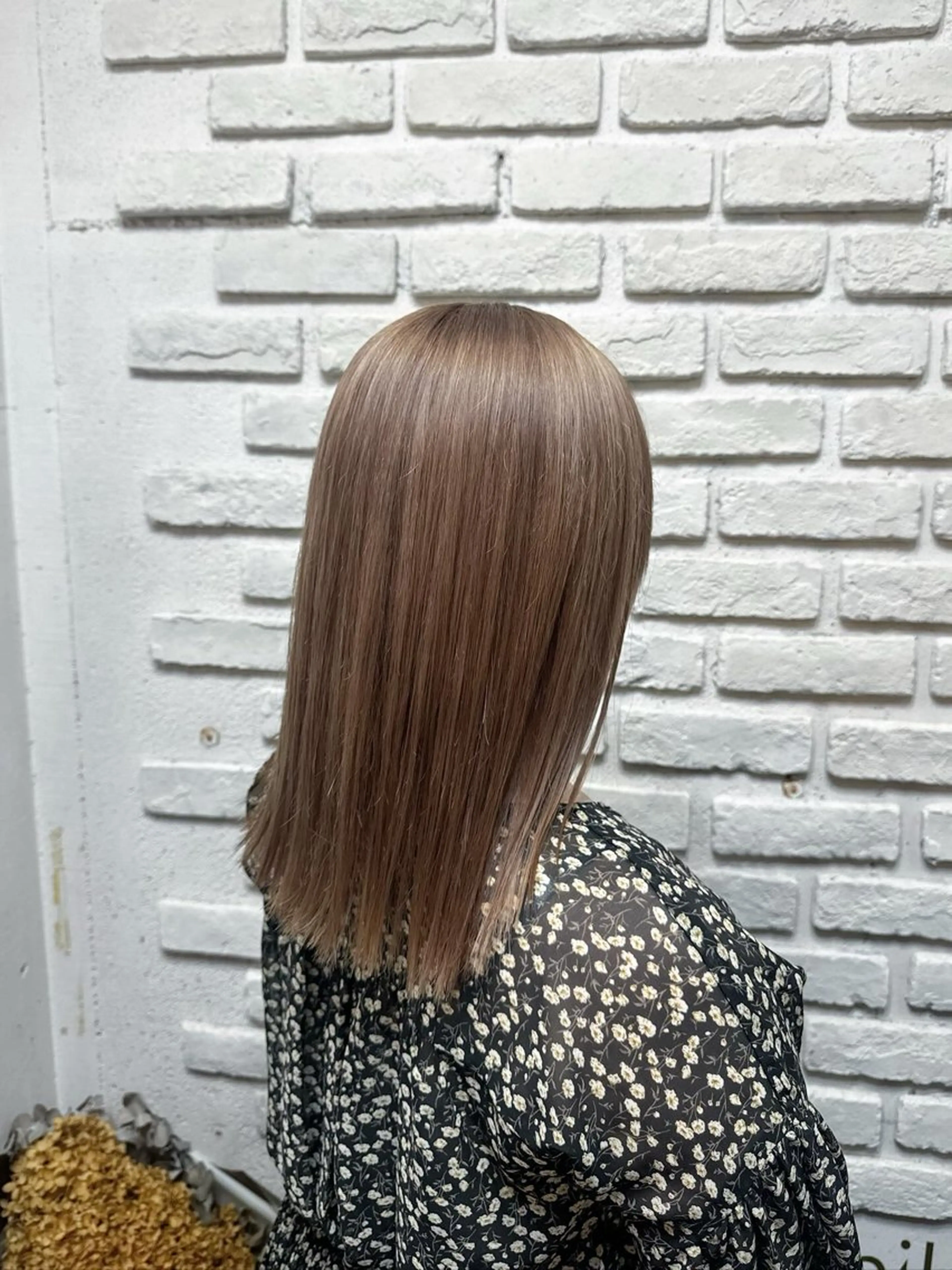 ミディアム しおん @_qliwjsl_のヘアスタイル