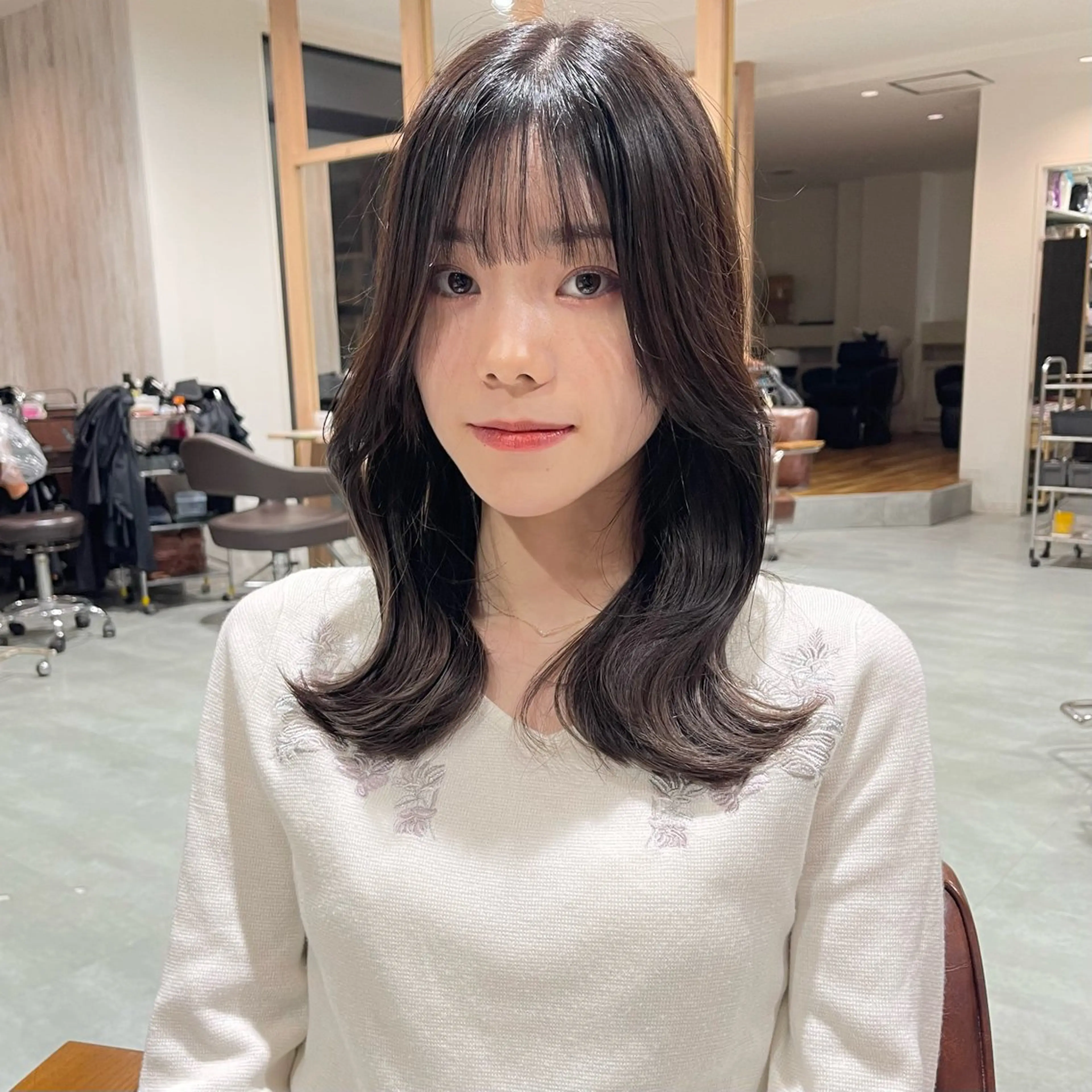 ミディアム カラー くびれヘア 韓国風ヘア カット ヘアカラー トリートメント 江藤貴基 レイヤー カット【駅徒歩⑥歩】のヘアスタイル