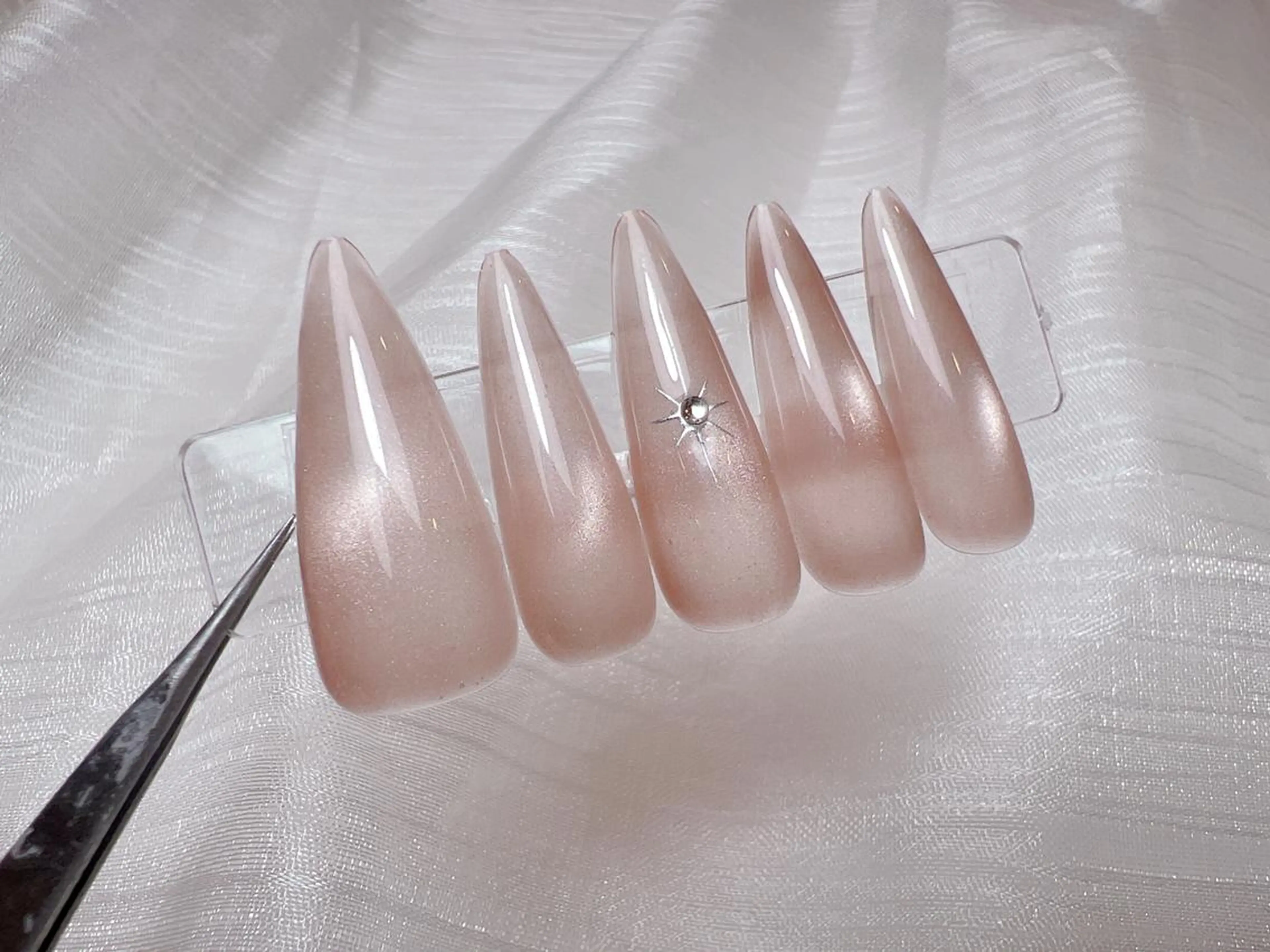 ネイル ハンドネイル MiKi Nai池袋 長さだし得意のネイルデザイン