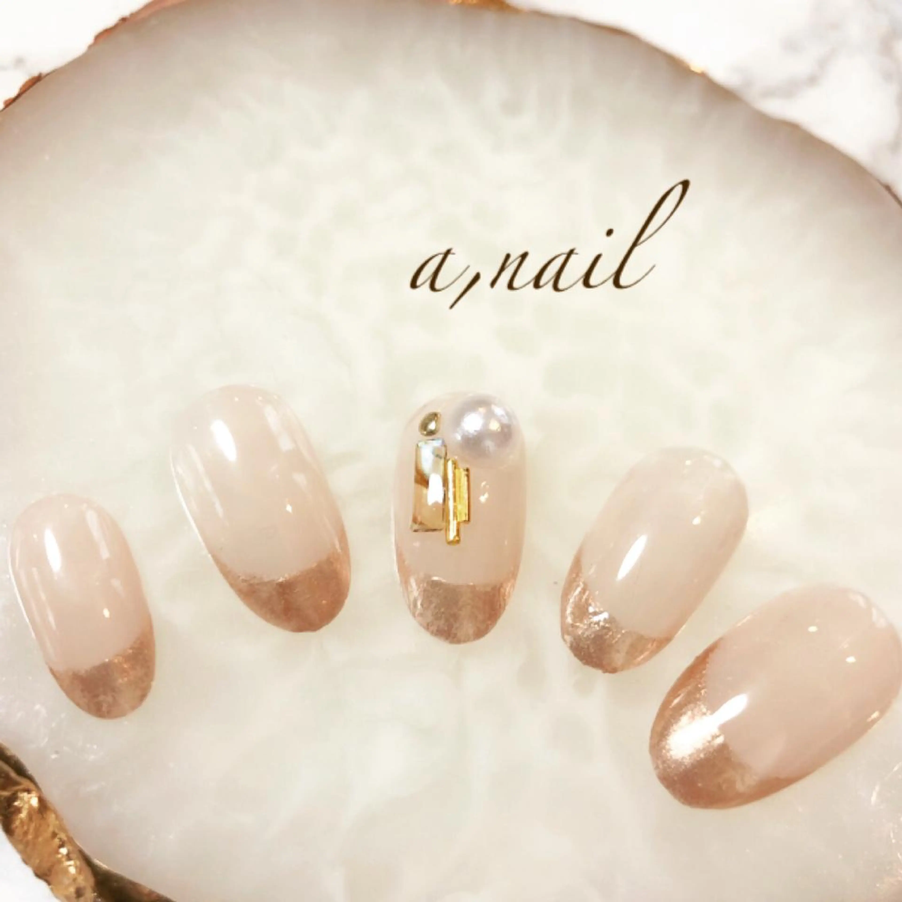 ネイル フットネイル フレンチネイル ラメ(グリッター) ミラーネイル ニュアンスネイル ハンドネイル ネイルサロン エーネイルのネイルデザイン