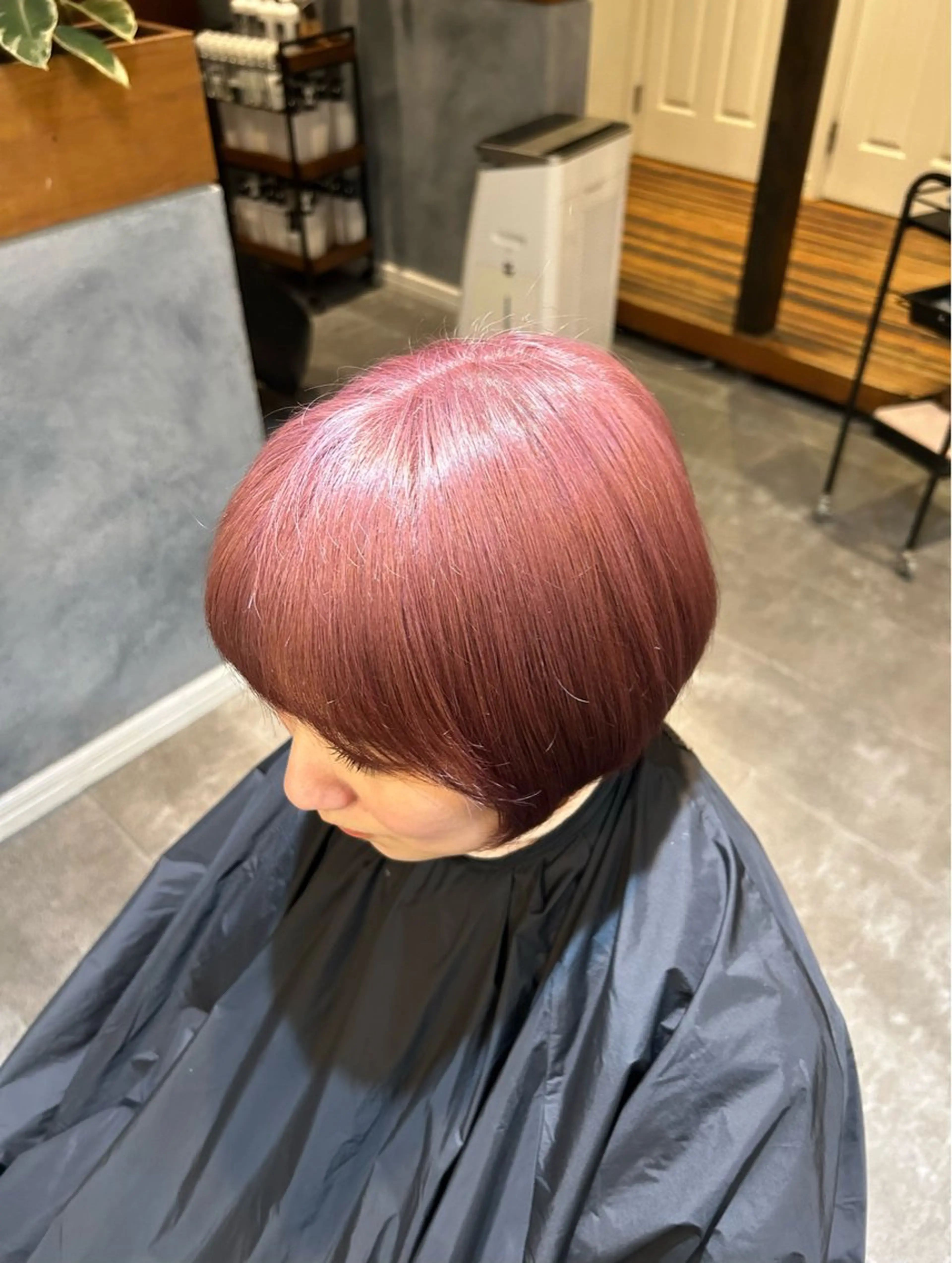 ショート カラー ピンクカラー 出島 凜平のヘアスタイル