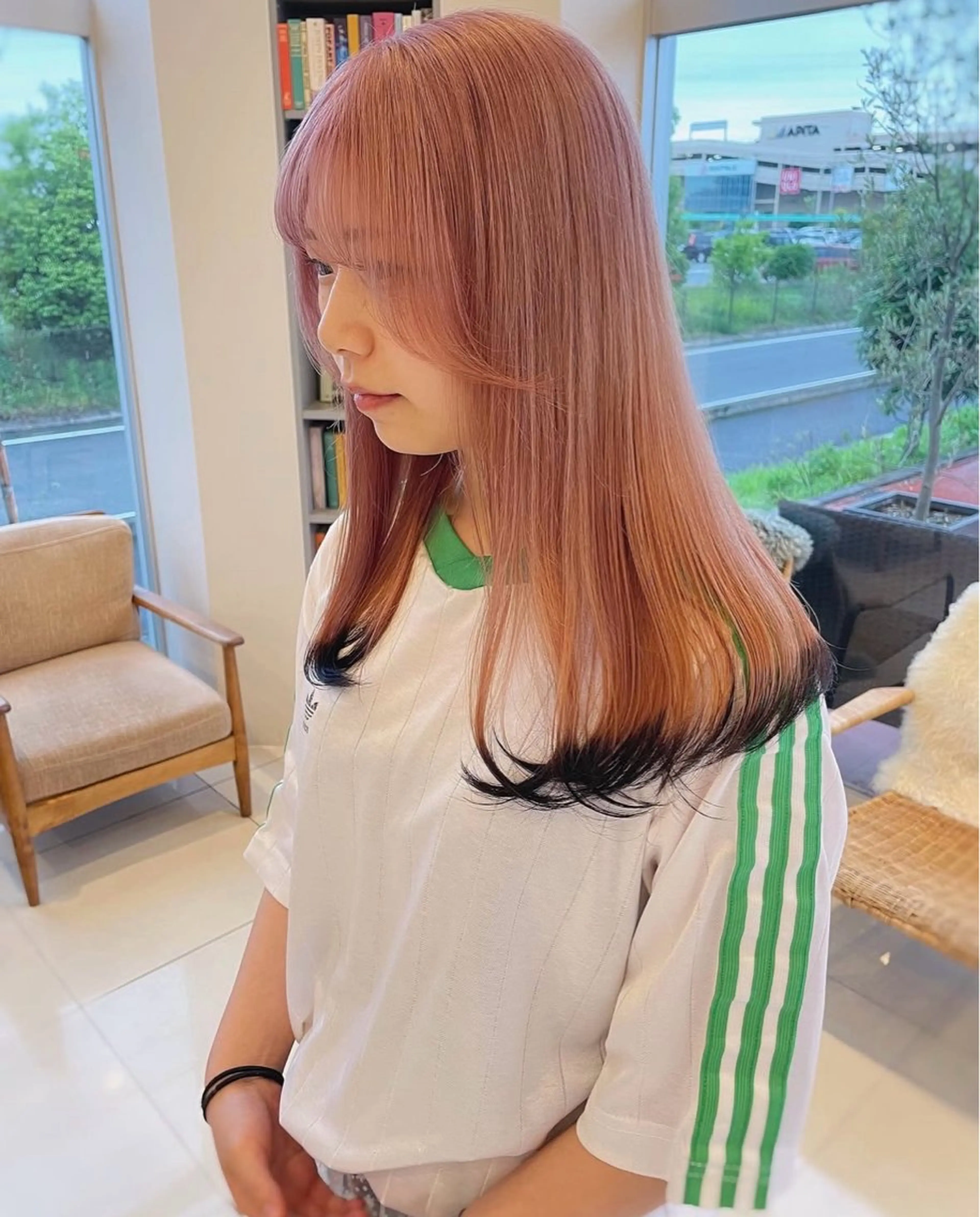 ロング カラー 三ツ木 真由のヘアスタイル