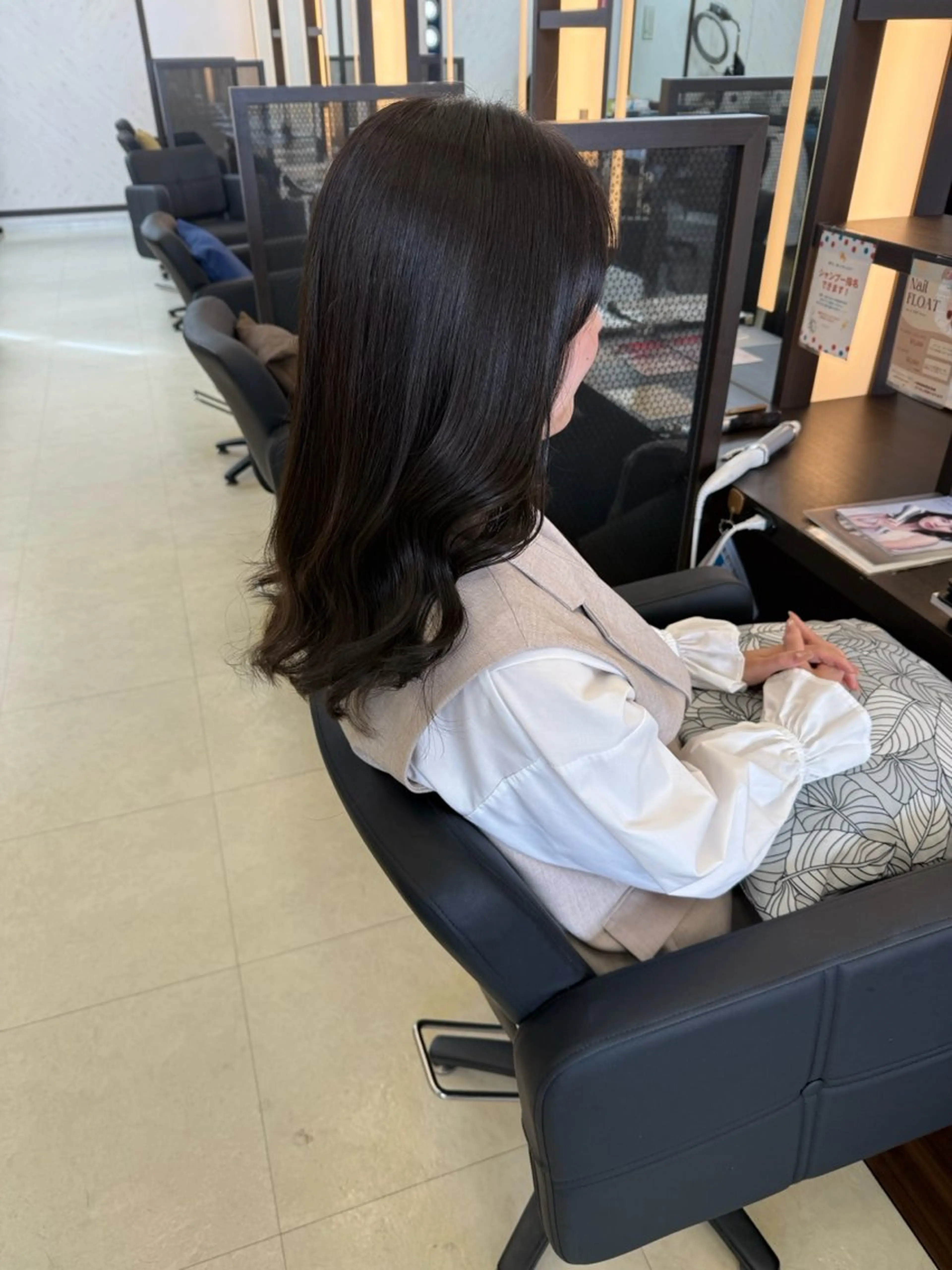 カラー MITOMO SHUTOのヘアスタイル