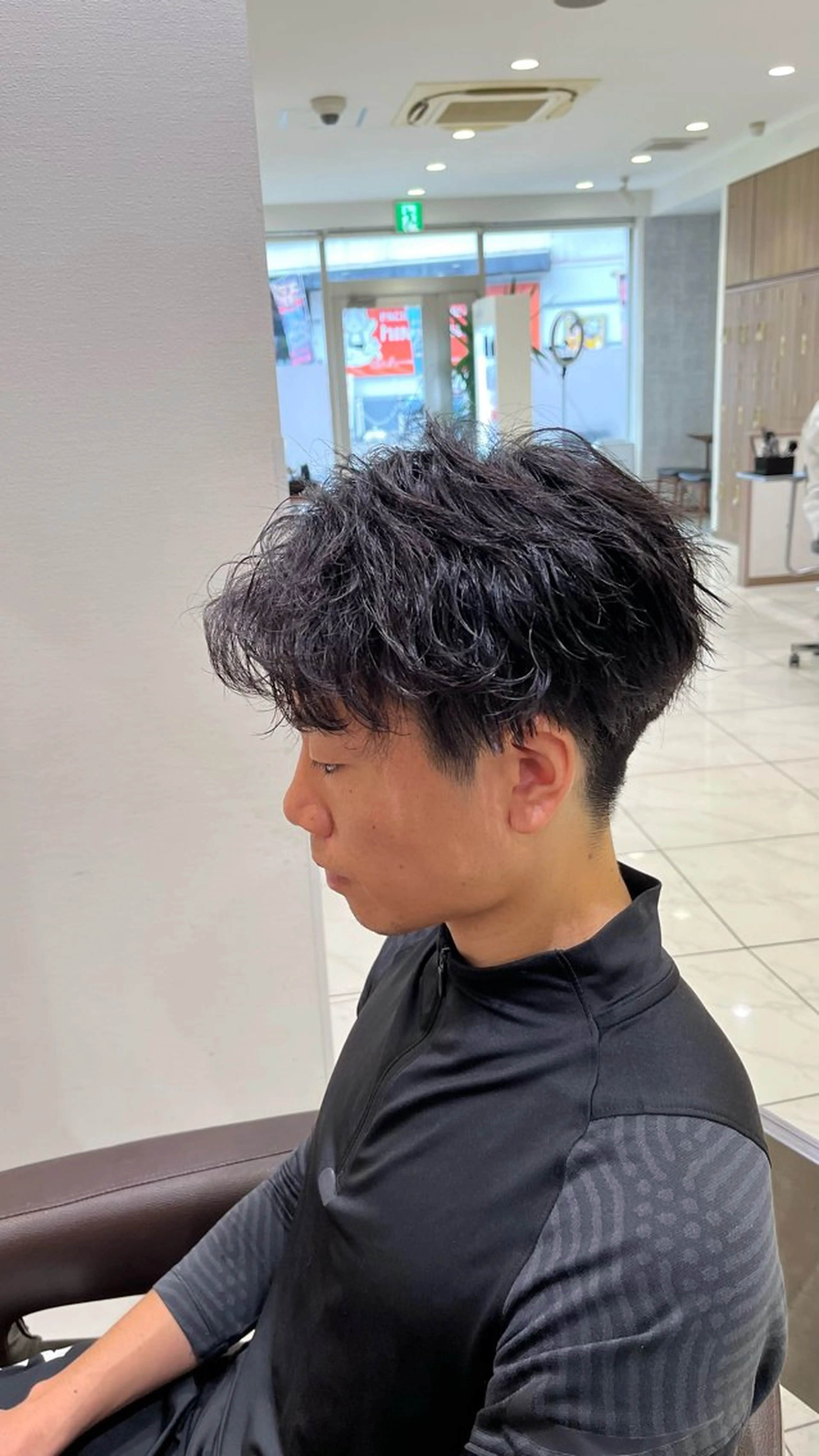 パーマ メンズ メンズブリーチ センターパート フェードカット マッシュ メンズパーマ カット パーマ トリートメント ヘアセット 【メンズパーマ✨️ 髪質改善矯正】岩城のヘアスタイル