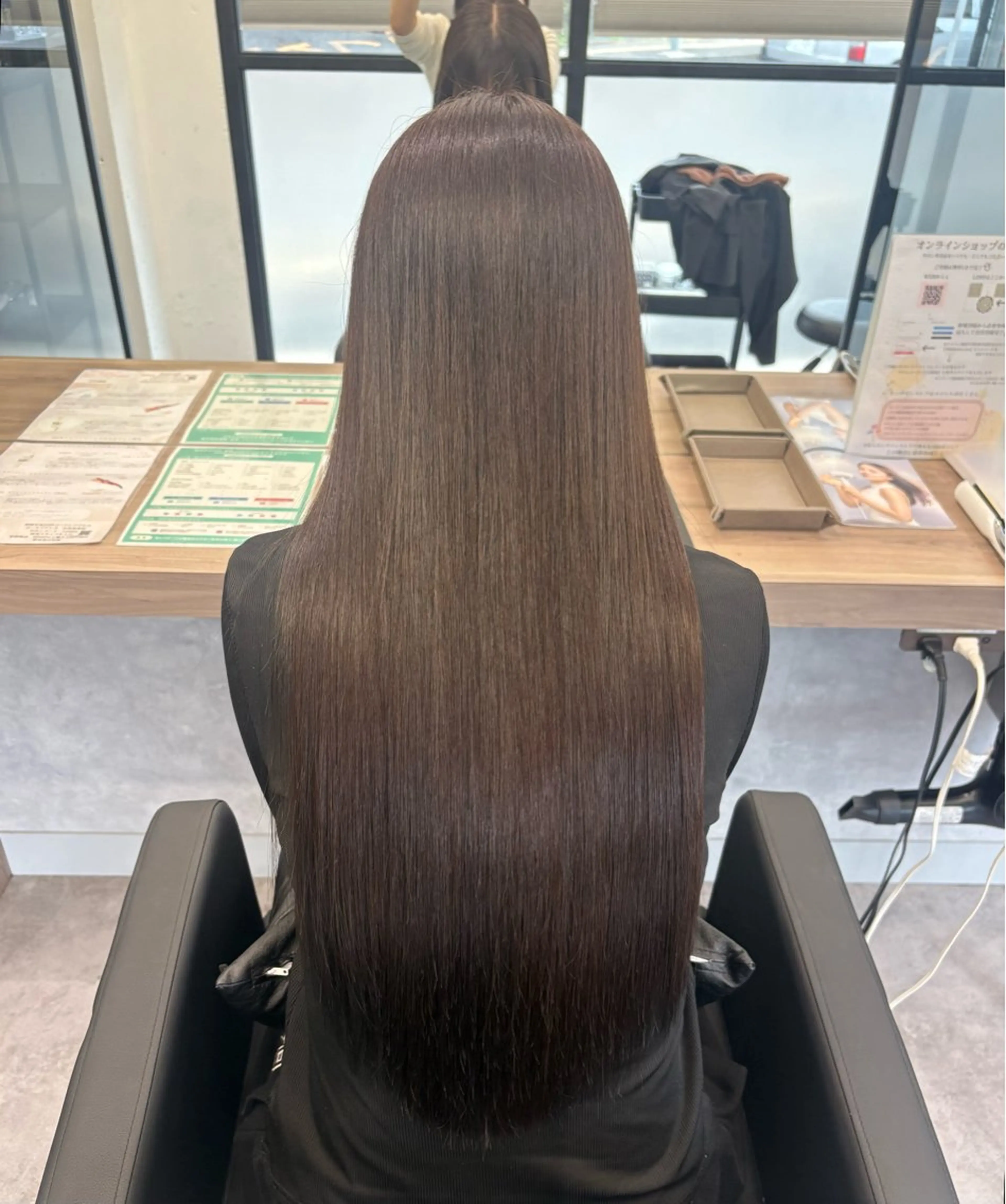 ロング カラー カット ヘアカラー COCO .のヘアスタイル